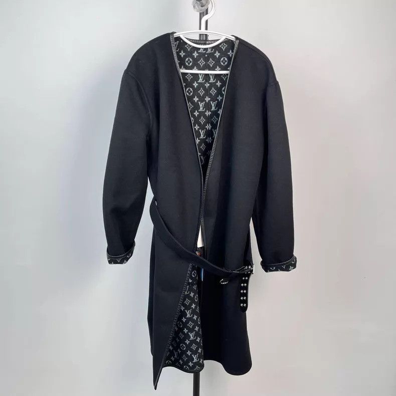 Louis Vuitton Louis Vuitton Black long coat with full print of presbyopi Size L / US 10 / IT 46 - 1 Thumbnail
