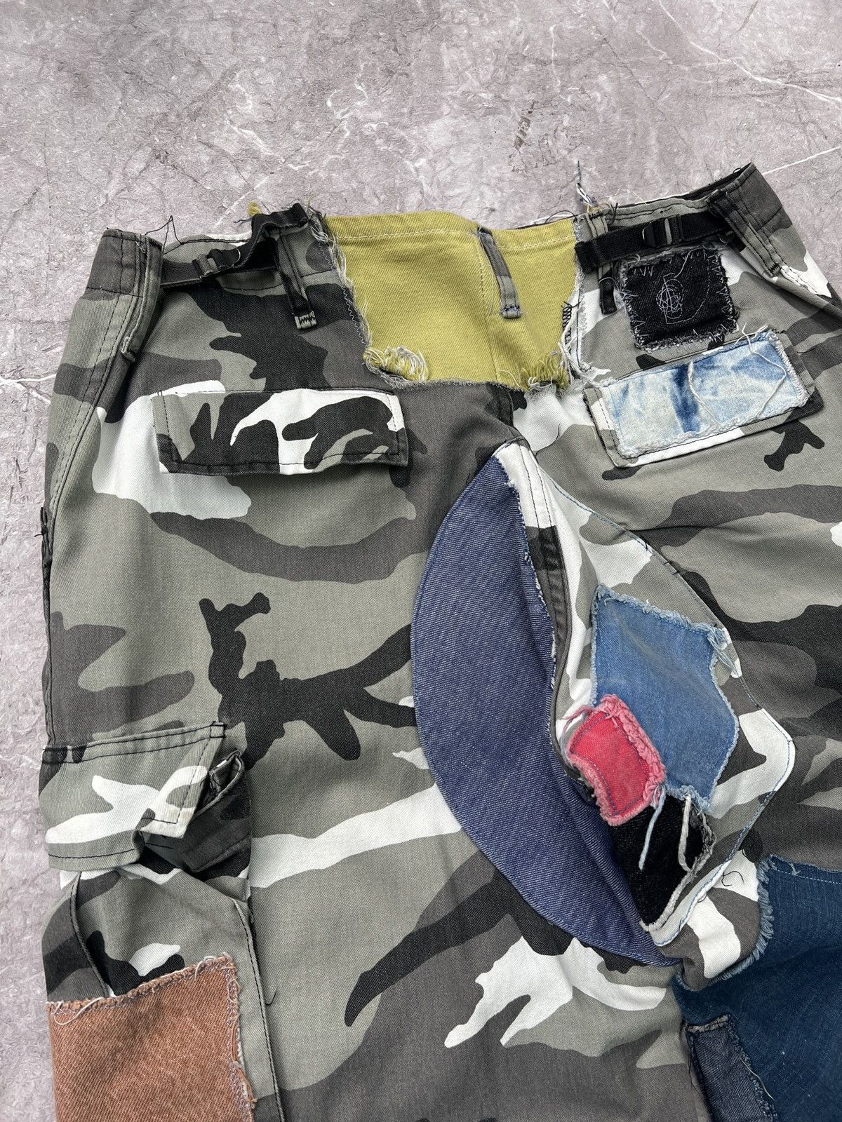 Japanese Brand VINTAGE MILITARY CUSTOM PATCHWORK JAPANESE BAGGY CARGO PANTS Size US 34 / EU 50 - 14 Thumbnail