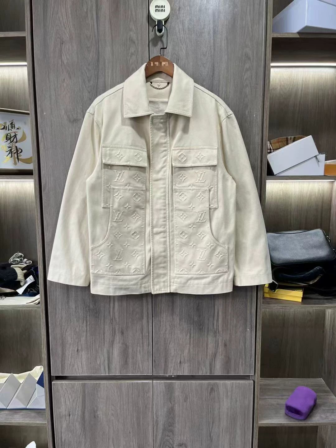 Louis Vuitton Louis Vuitton Off-White Large Pocket Jacket 44 Size US S / EU 44-46 / 1 - 1 Thumbnail