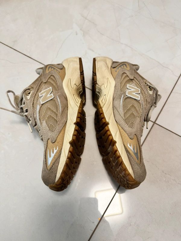 New Balance NB New Balance ML725W Beige 41.5 shoes Size US 8 / EU 41 - 8 Thumbnail