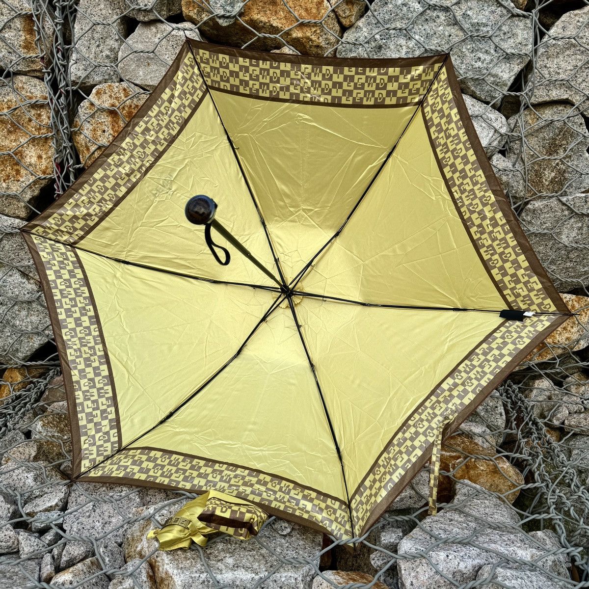 Other FENDI ZUCCA ROMA MONOGRAM FOLDING GOLD UMBRELLA ITALY Size ONE SIZE - 7 Thumbnail