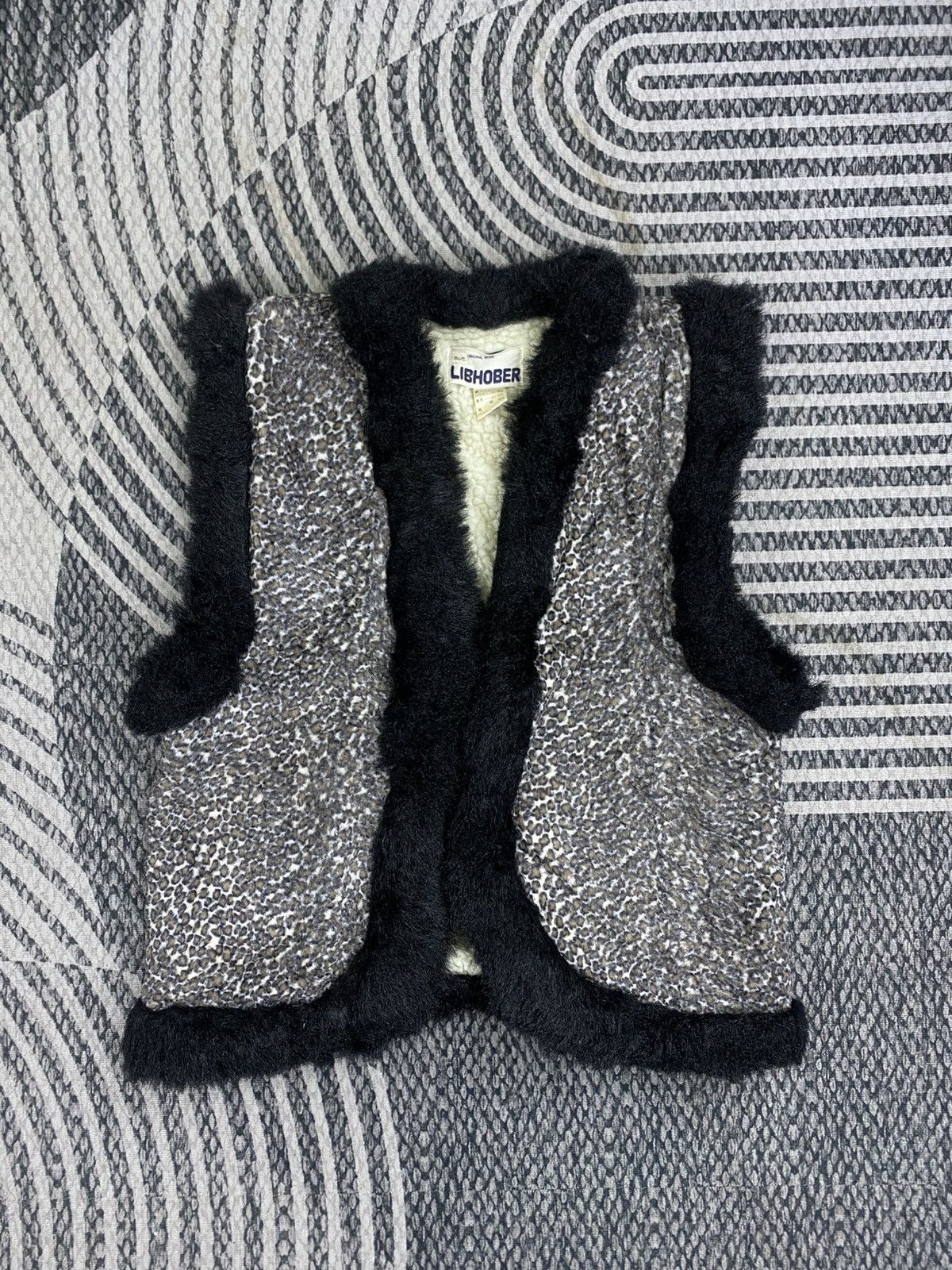 Japanese Brand Vtg Libhober Leopard Print Vest With Black Faux Fur Trim Size US S / EU 44-46 / 1 - 1 Thumbnail