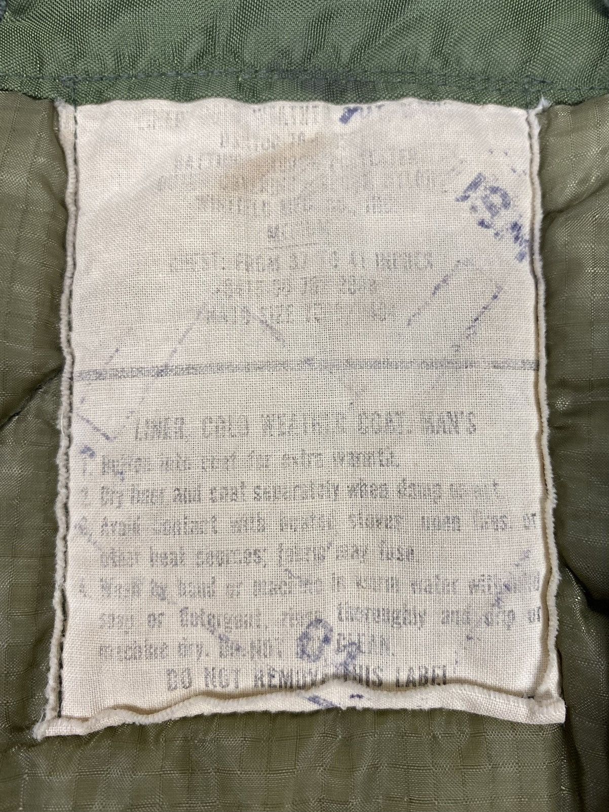 Vintage 1970’s Vintage Repaired US Army M-65 Liner Jacket Size US M / EU 48-50 / 2 - 4 Thumbnail