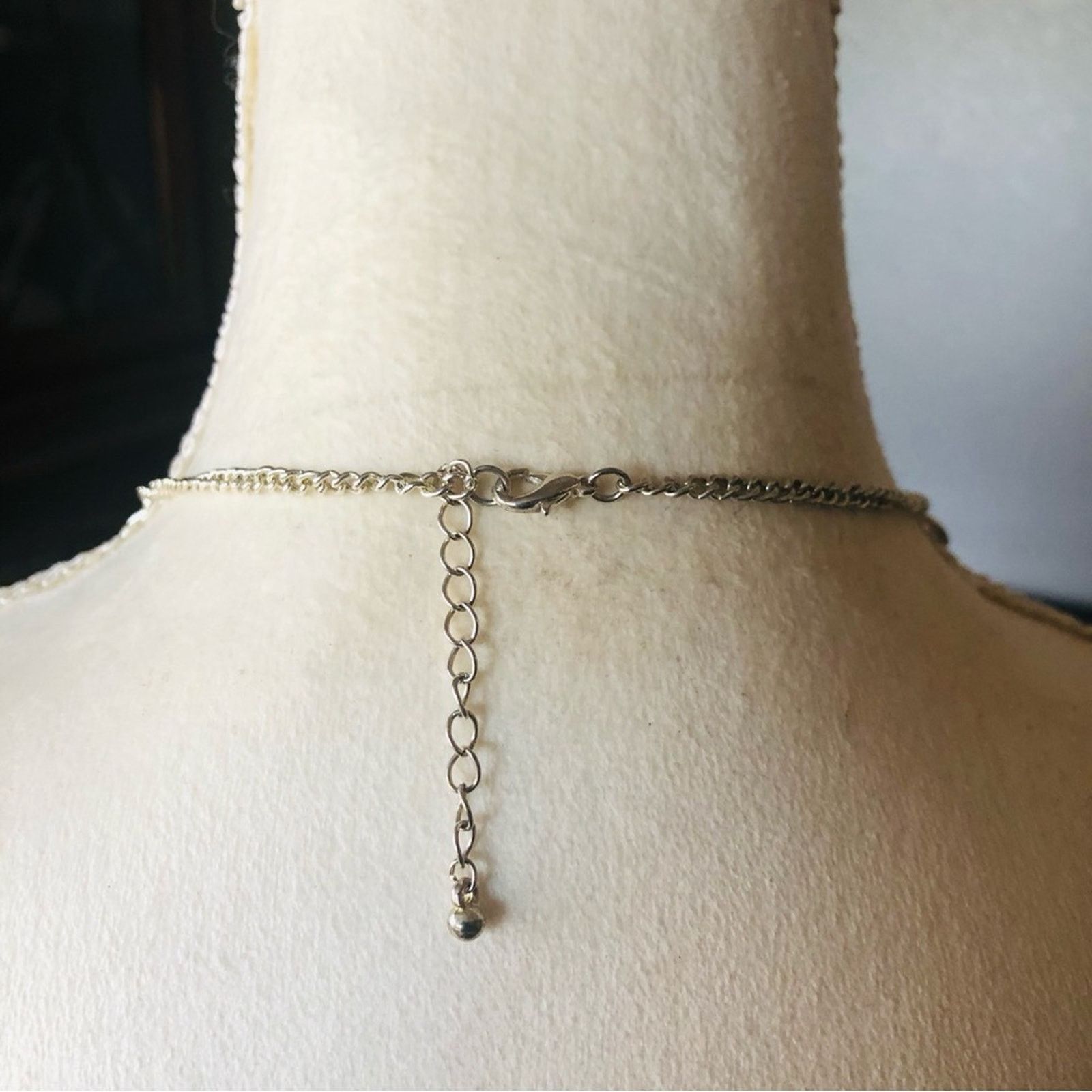Jewelry Silver graduated hammered ring leaf pendant chain necklace Size ONE SIZE - 7 Thumbnail
