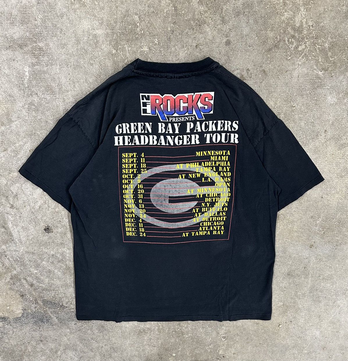 Vintage Vintage 90s Green Bay Packers Headbangers Tour T-Shirt Size US XL / EU 56 / 4 - 2 Thumbnail