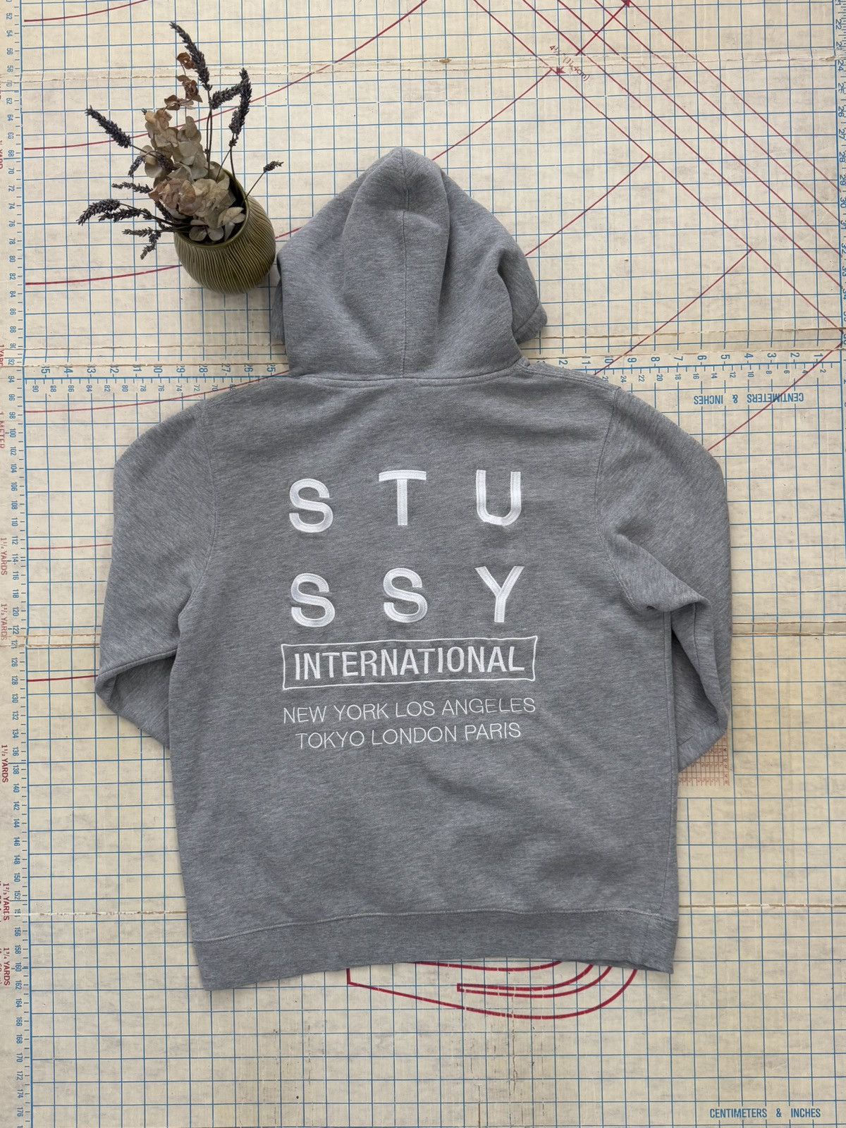 Stussy Stussy International Embroidered Spell Out Pull Over Hoodie Size US M / EU 48-50 / 2 - 2 Thumbnail