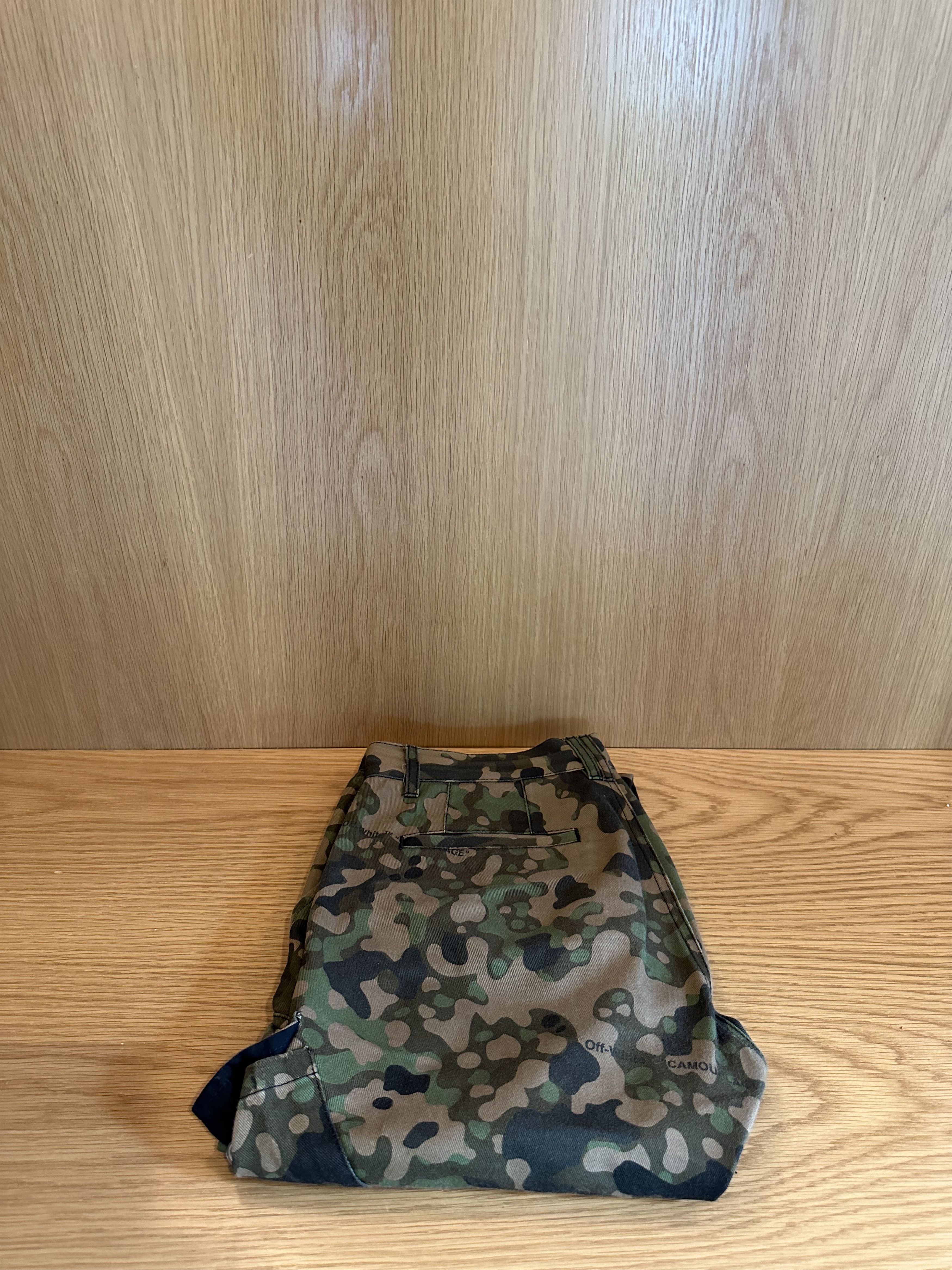 Off-White OFF-WHITE Slim Fit Camouflage Print Cargo Pants Size US 31 - 1 Thumbnail