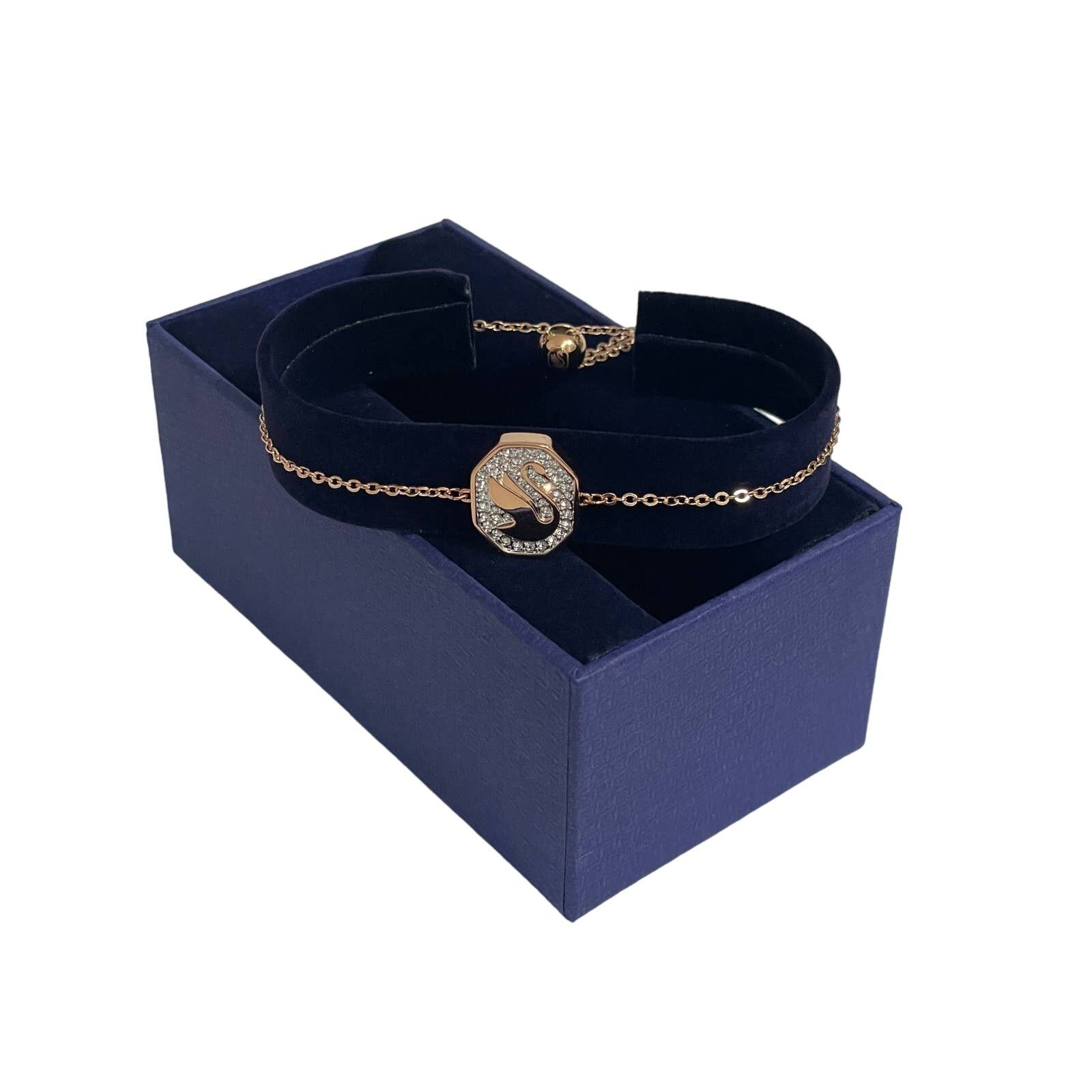 Swarovski Swarovski swan jewelry set bundle earrings and bracelet New Size ONE SIZE - 7 Thumbnail