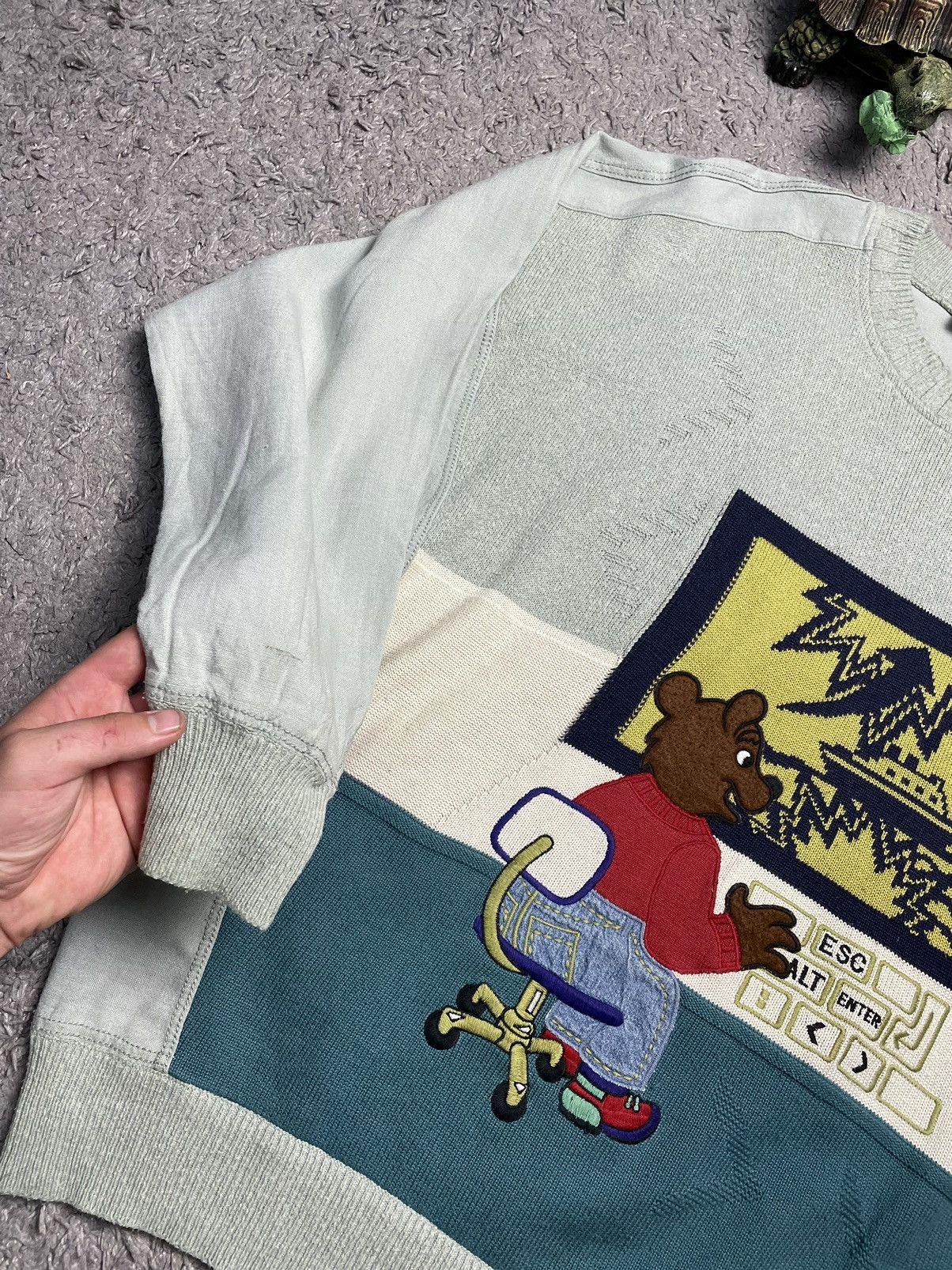 Carlo Colucci × Vintage Vintage Carlo Colucci Bear At The Computer Sweater Size US XL / EU 56 / 4 - 2 Thumbnail