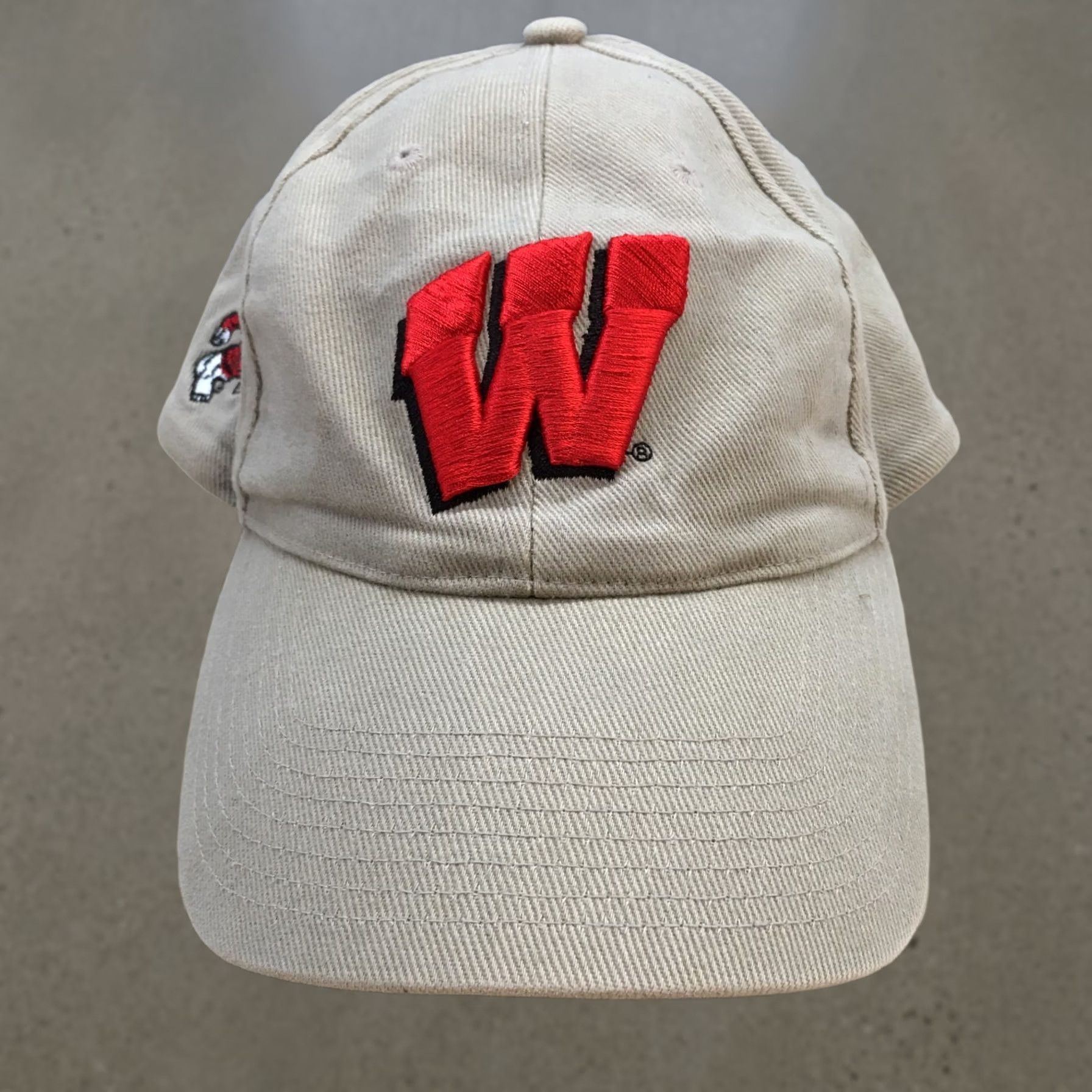 Vintage Wisconsin Badgers Baseball Cap Mens OS Beige Embroidered Logo Steve & Barry's Hat Size ONE SIZE - 1 Thumbnail