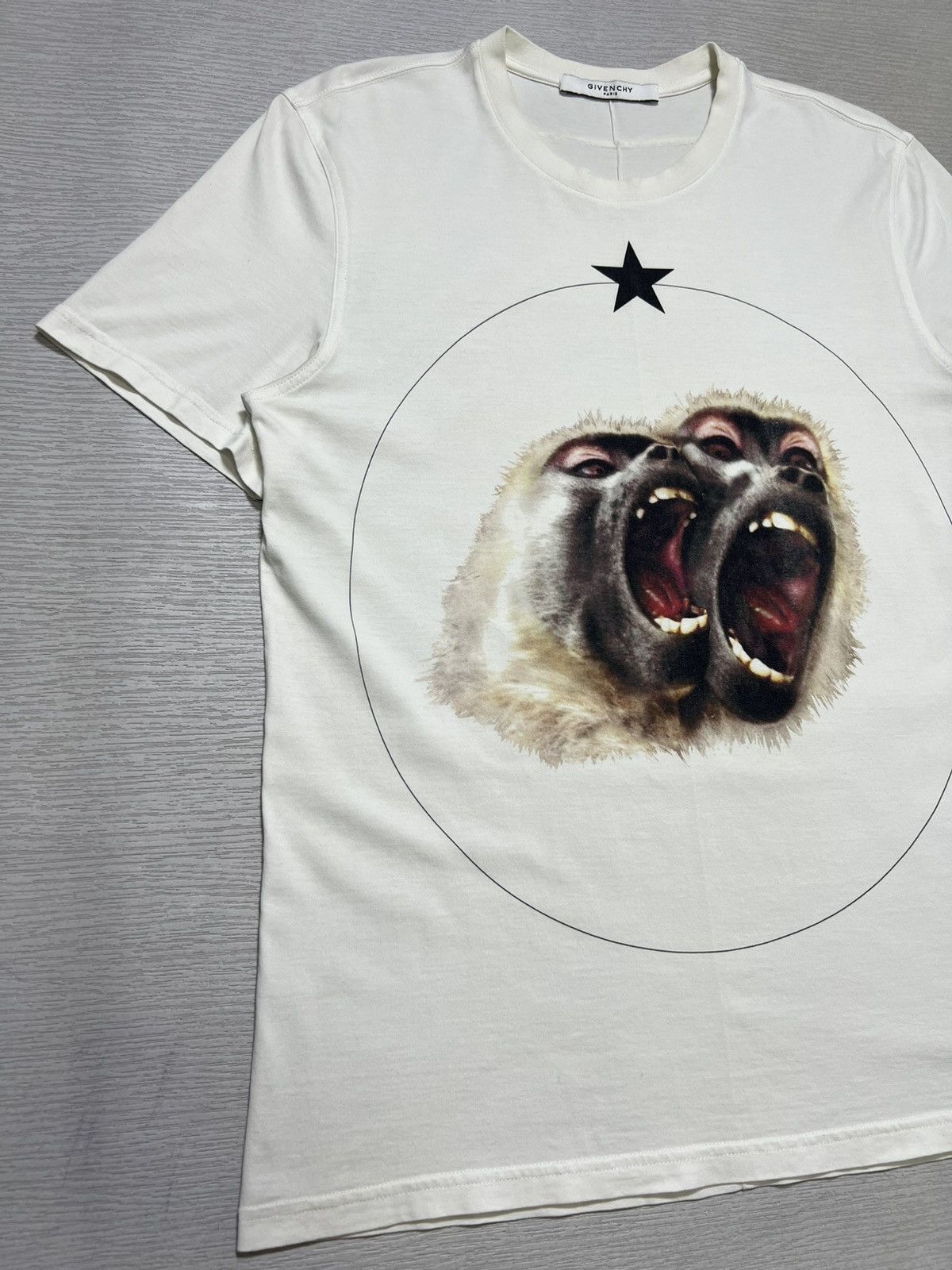 Givenchy Givenchy - Riccardo Tisci - Monkey Brothers T-Shirt Size US L / EU 52-54 / 3 - 4 Thumbnail