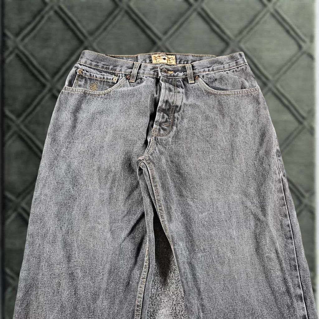 Rocawear Rocawear Jeans Mens 32x27 Black Charcoal Wash Denim Button Relaxed Straight 32 Inseam Waist 32 Button Fly Streetwear Men Size US 32 / EU 48 - 1 Thumbnail