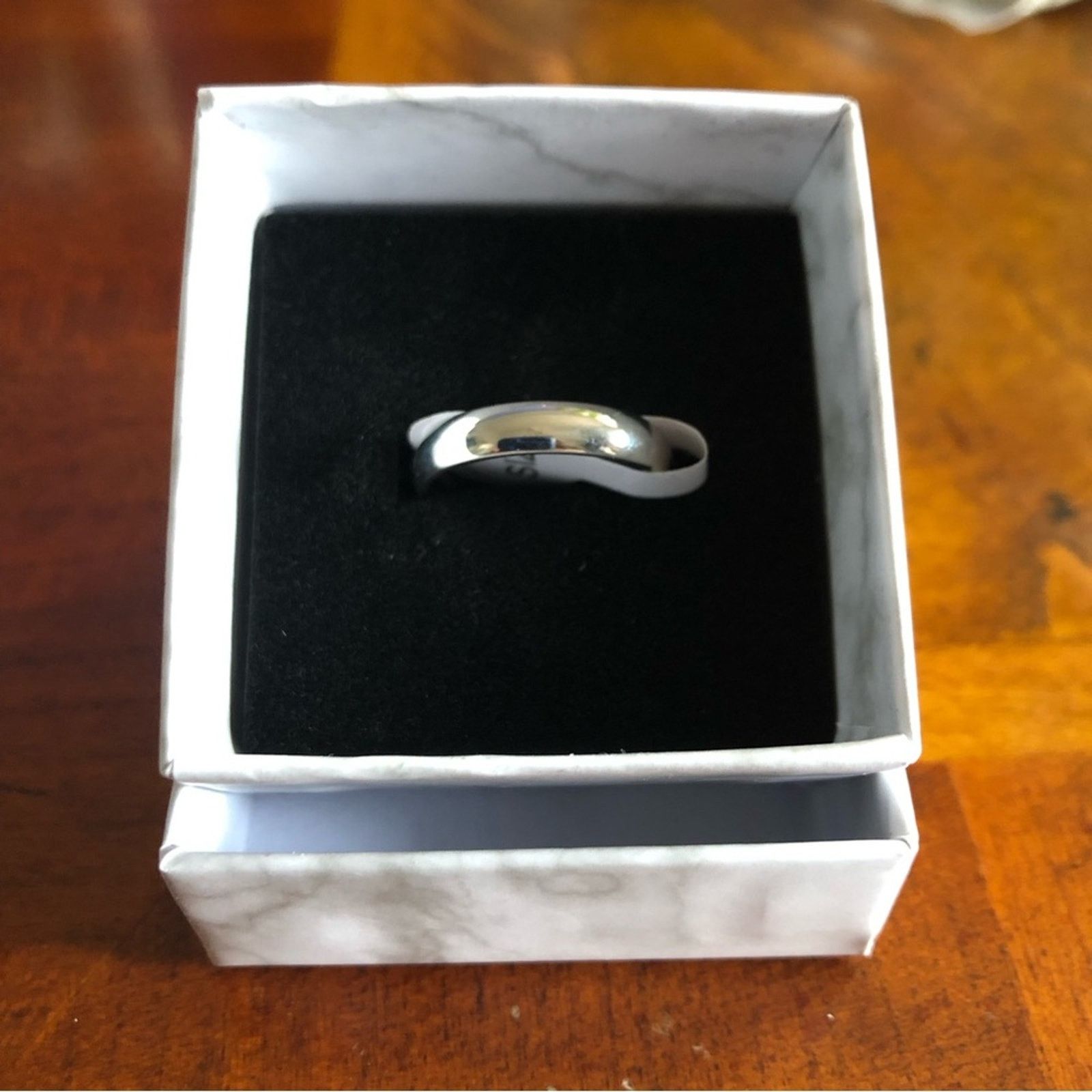 Jewelry Ladies solid 925 sterling silver 4mm classic dome band NWT 7 Size ONE SIZE - 7 Thumbnail