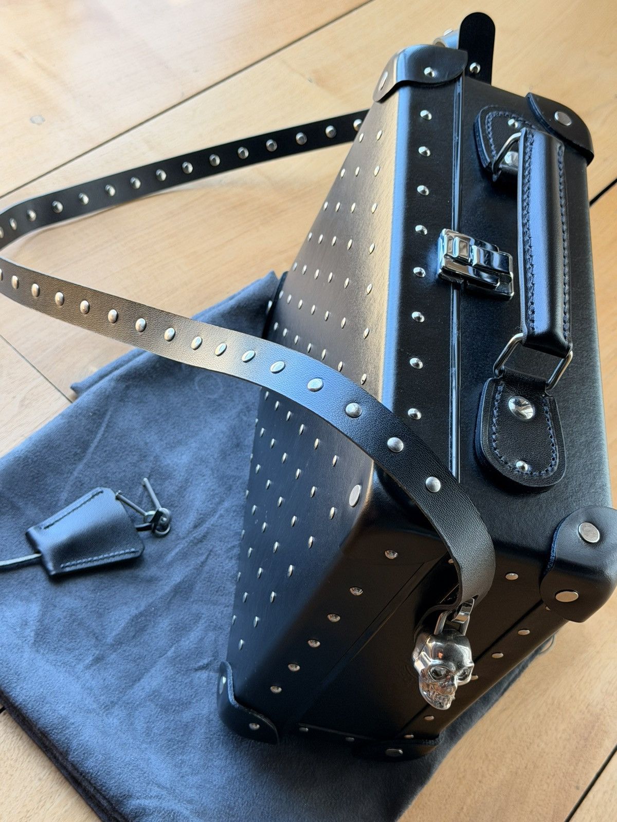 Globe-Trotter Rare Alexander McQueen Globe-Trotter Studded Leather Bag Size ONE SIZE - 5 Thumbnail