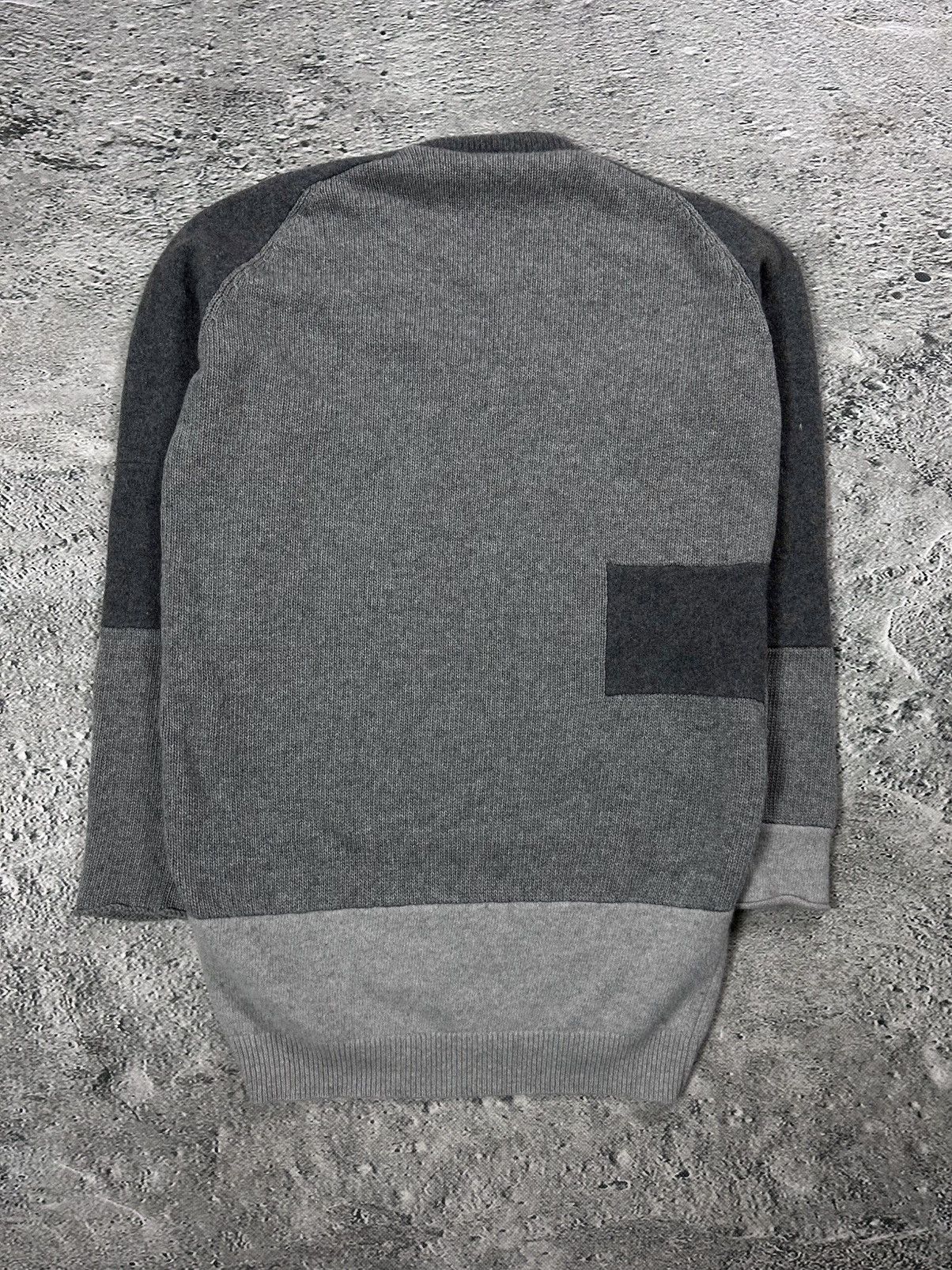 Alexander McQueen Alexander McQueen grey long sweater v neck Size US M / EU 48-50 / 2 - 5 Thumbnail