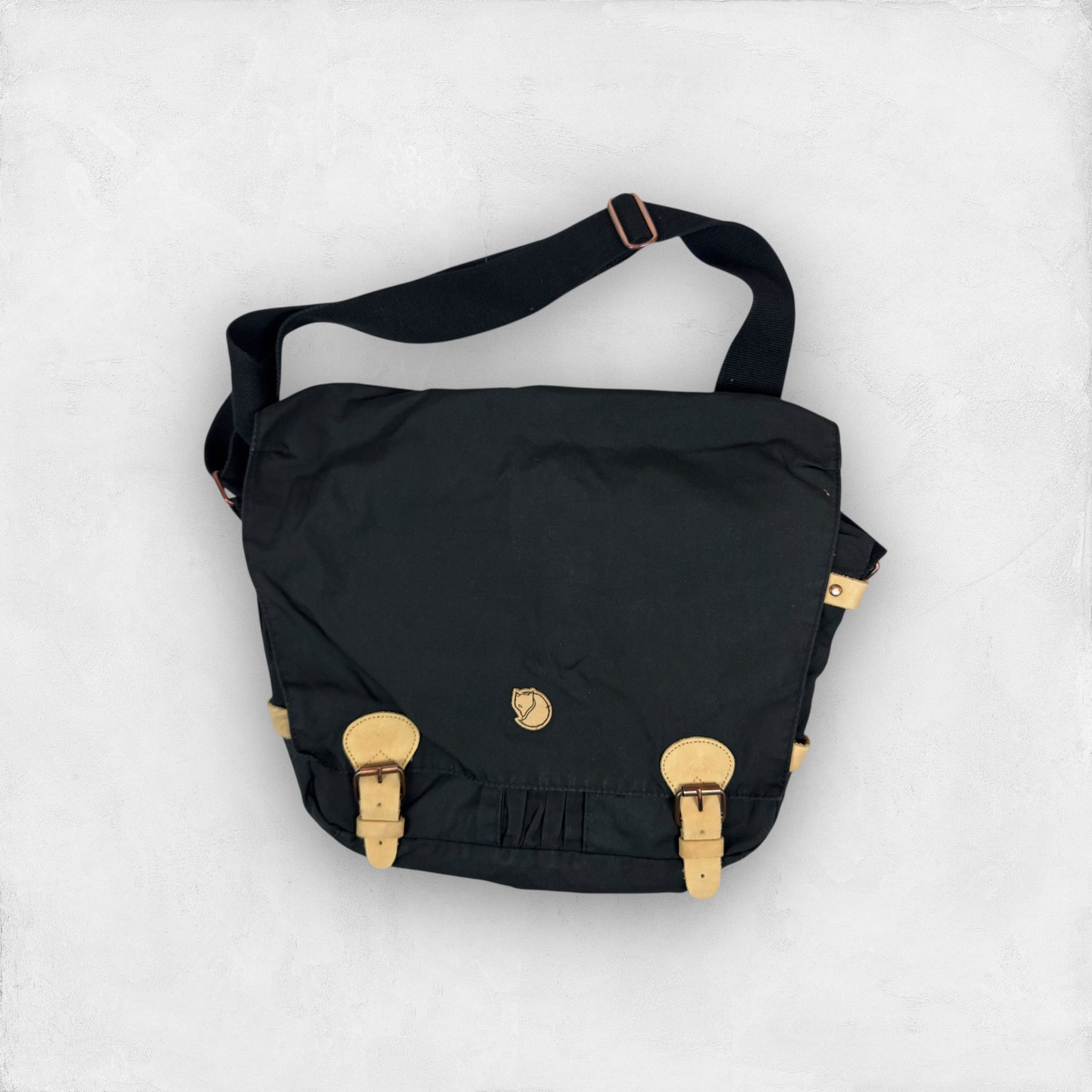 Vintage Fjallraven G-1000 Men's Ovik Classic Crossbody Bag in Black