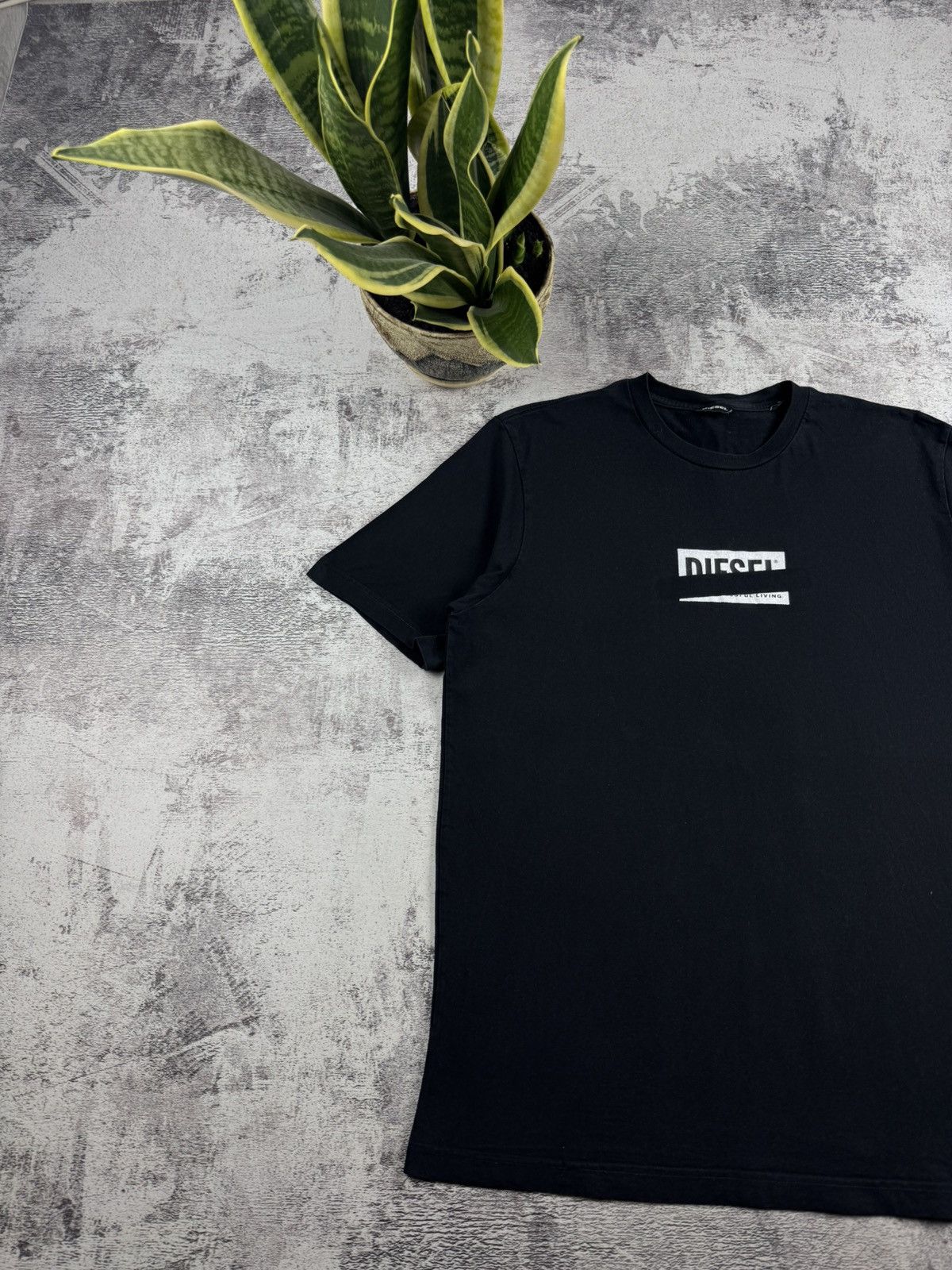 Diesel Diesel Center Logo Black Large Men’s Rap Merch Jersey Hip Hop USA Tee T Shirt Size US L / EU 52-54 / 3 - 2 Thumbnail