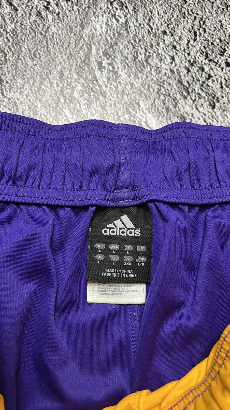 Adidas Los Angeles Lakers NBA adidas vintage Y2K shorts Size US 34 / EU 50 - 4 Thumbnail
