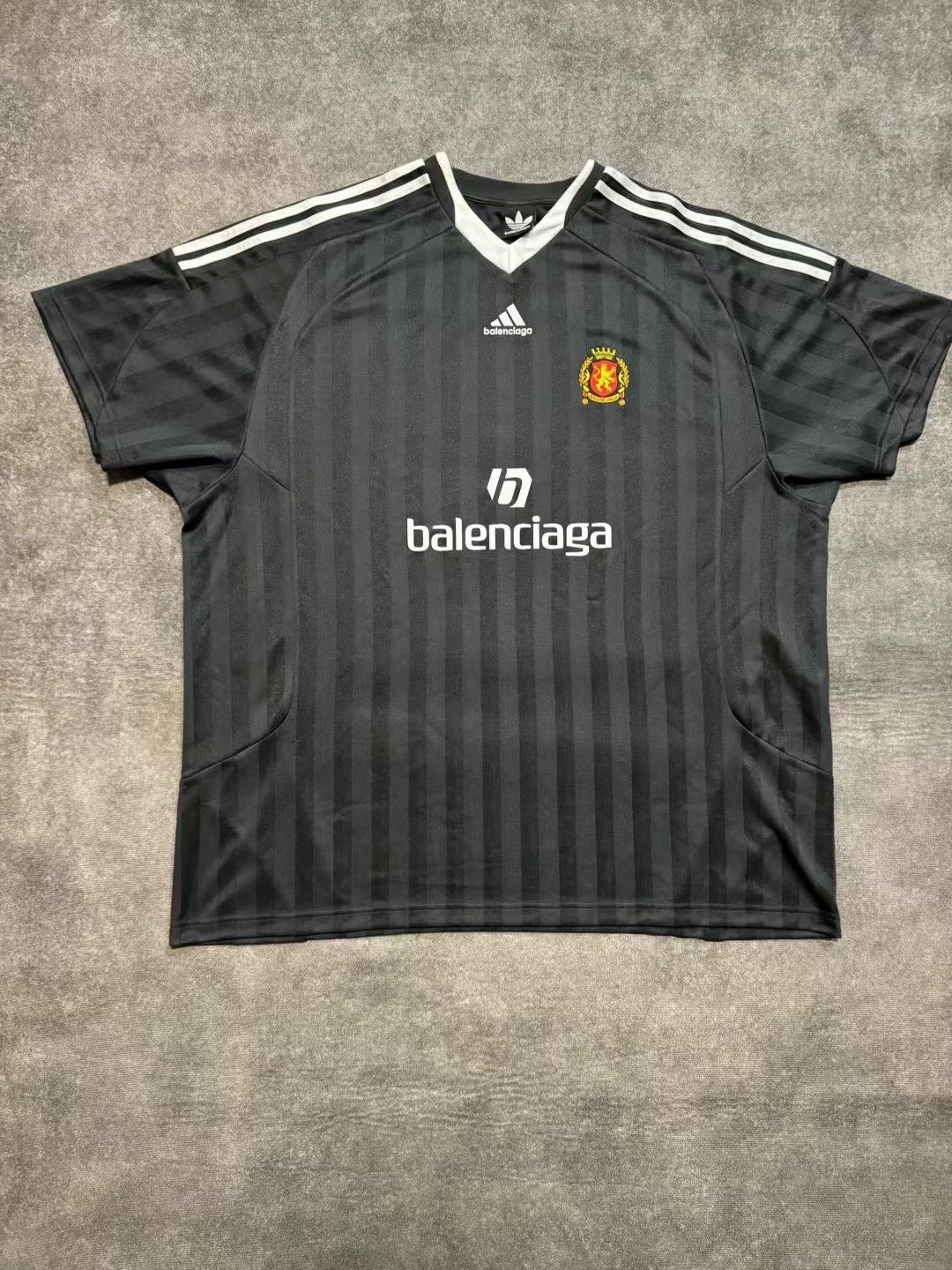 Balenciaga Balenciaga Adidas collaboration Black Manchester United short sleeved shirt Size US XXL / EU 58 / 5 - 1 Thumbnail