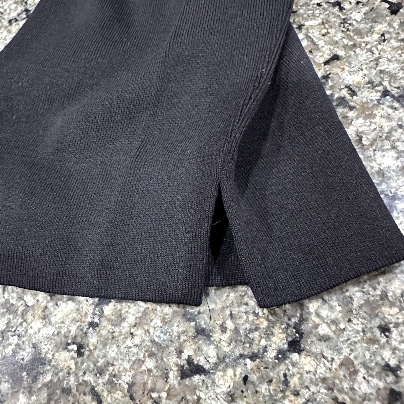 Vintage Misook Petite Pants S Black Knit Pull On Slit Hem Elastic Waist Minimalist Dress Pants Womens Slacks Straight Leg 22.5 Inseam High Rise Size 30" / US 8 / IT 44 - 7 Thumbnail