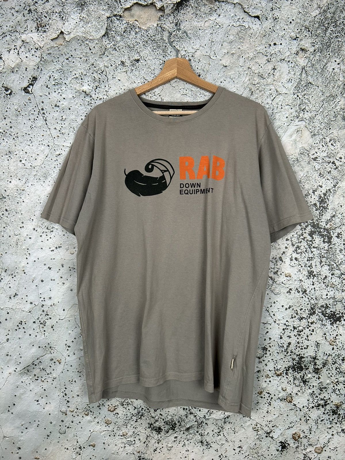 Rab Rab Outdoor Graphic Tee Streetwear Vintage Hype Size US XL / EU 56 / 4 - 1 Thumbnail