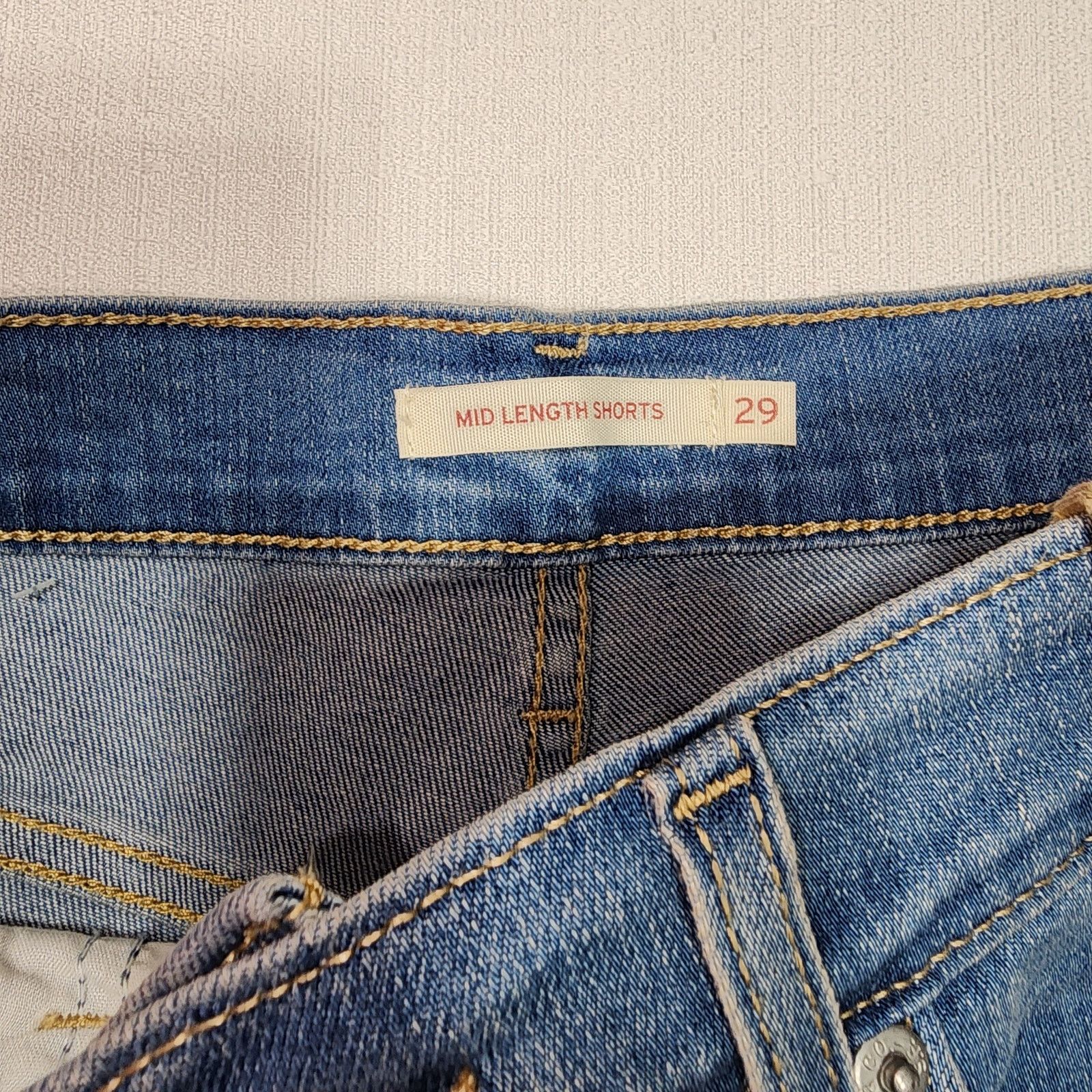 Levi's Levi's Mid-length shorts W29'' x L14'' women's Size US 29 - 6 Thumbnail
