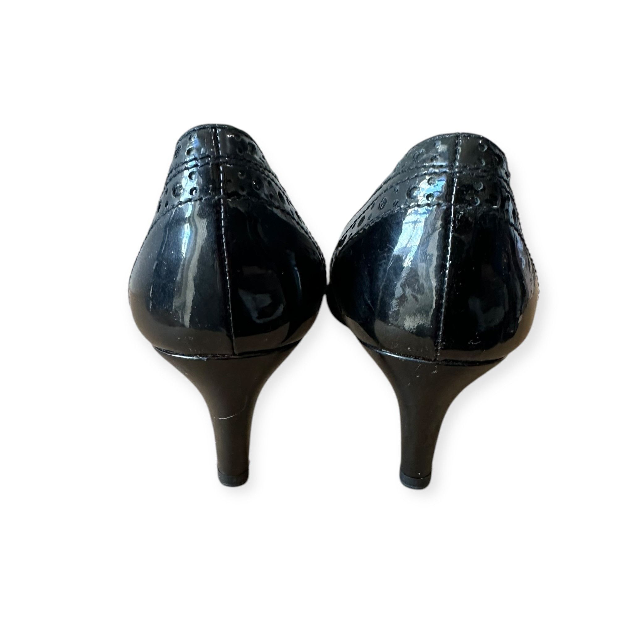Miu Miu Miu Miu Black Patent Pumps with Studded Bow with perfs, Si Size US 8.5 / IT 38.5 - 8 Thumbnail
