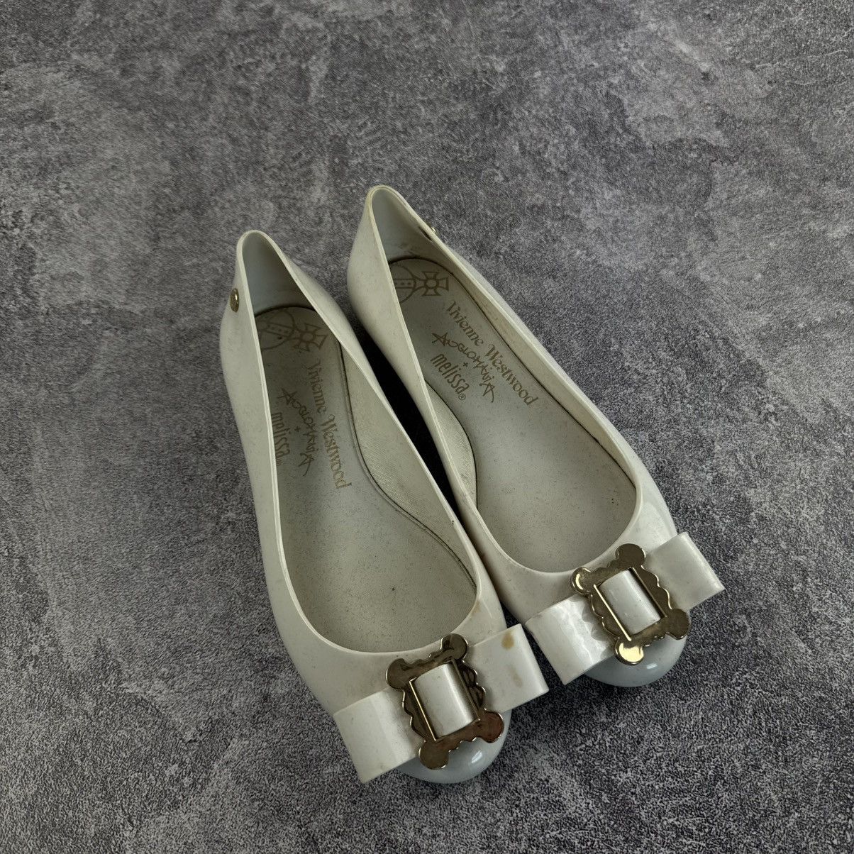 Melissa × Vivienne Westwood Vivienne Westwood x Melissa White Orb Bow Flat Shoes Size US 6 / IT 36 - 2 Thumbnail