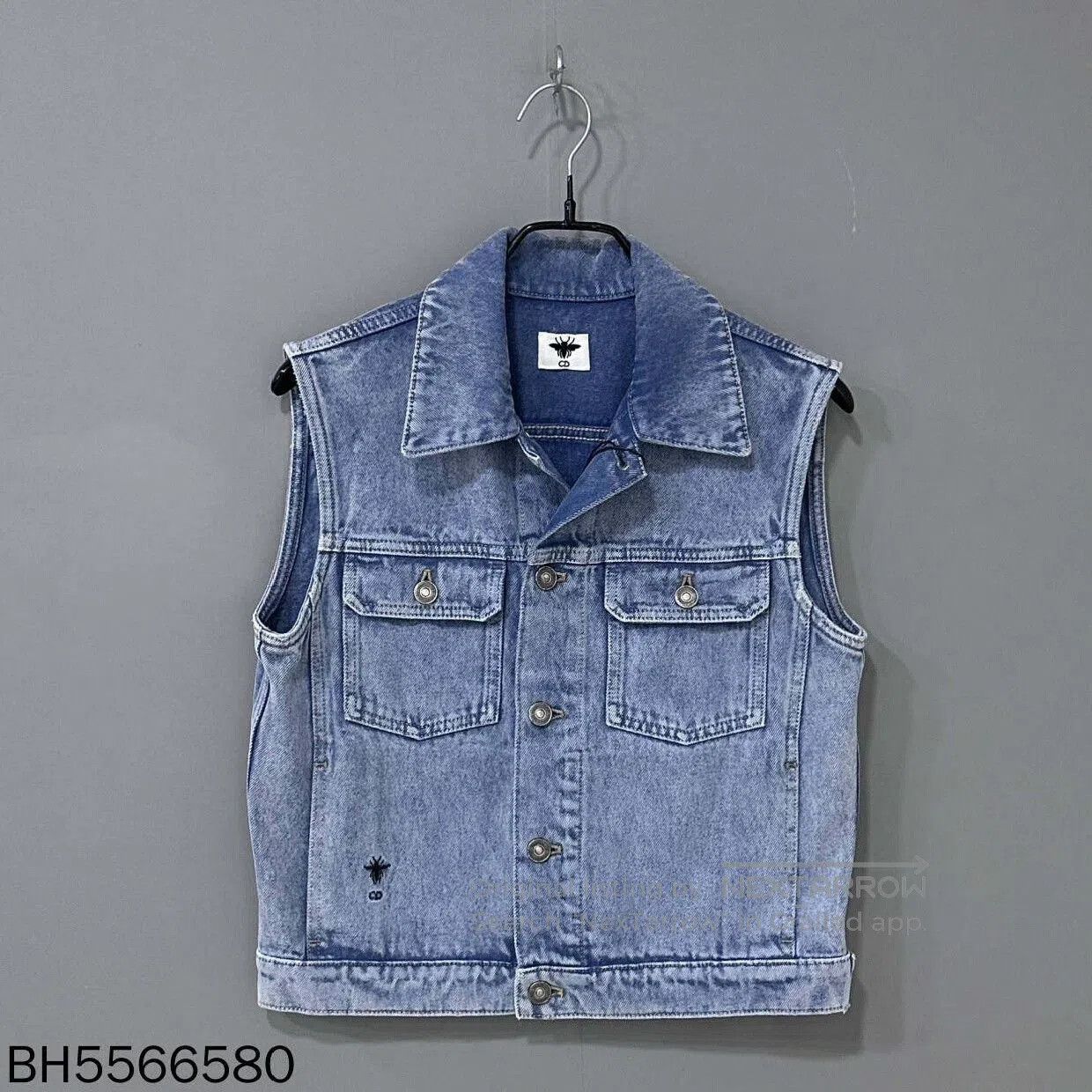 Dior distressed embroidered bee logo denim vest. Size US M / EU 48-50 / 2 - 1 Thumbnail