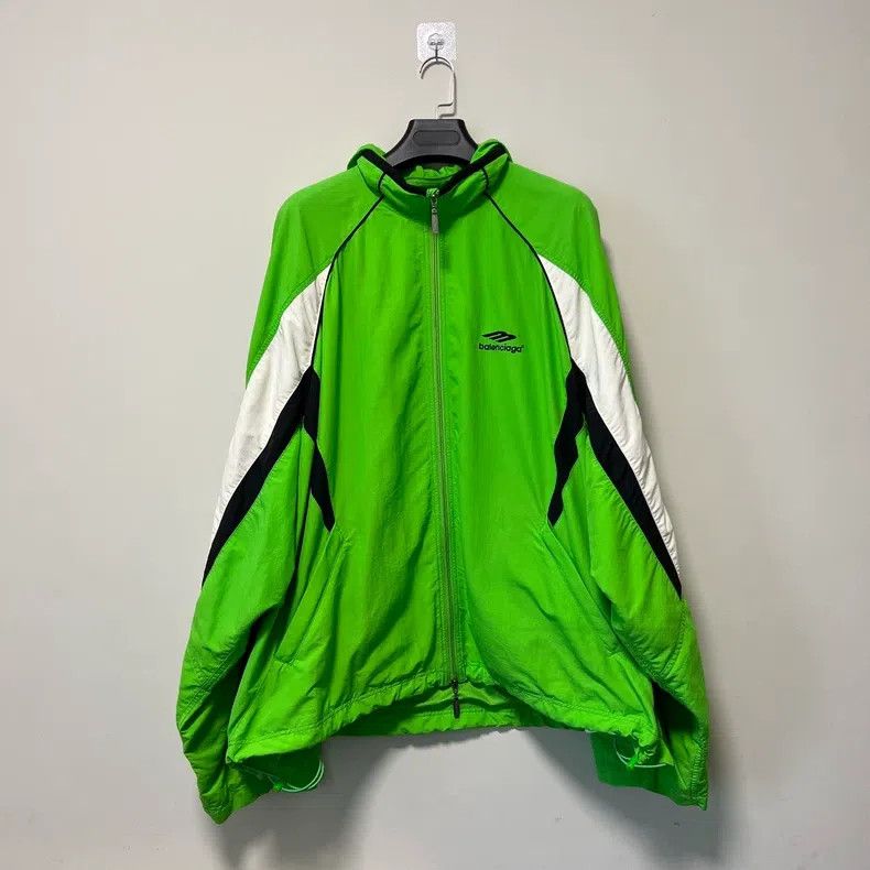 Balenciaga Balenciaga Embroidered Fluorescent Green Colorblock Windbr Size US S / EU 44-46 / 1 - 1 Thumbnail