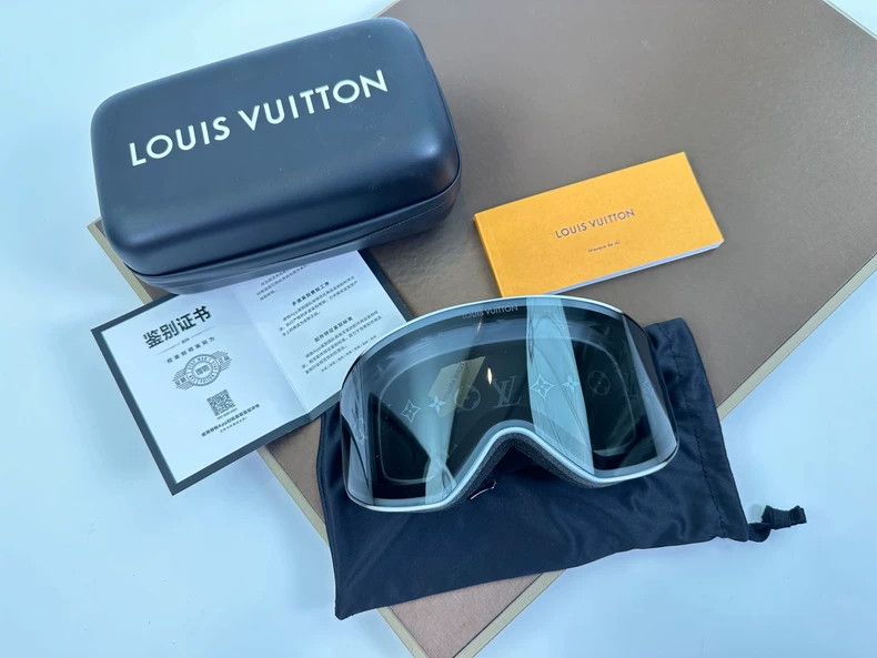 Louis Vuitton Louis Vuitton Ski goggles 2501-Nextarrow Size ONE SIZE - 1 Thumbnail