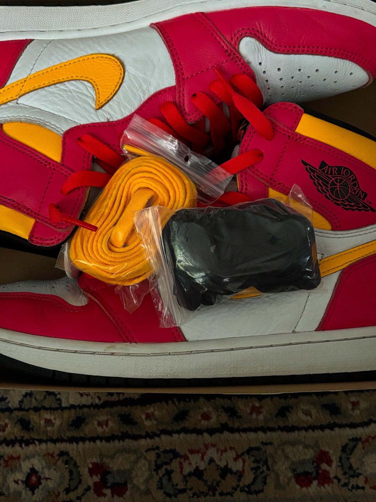 Jordan Brand Air Jordan 1 Retro High OG “Light Fusion Red” Size US 11 / EU 44 - 5 Thumbnail