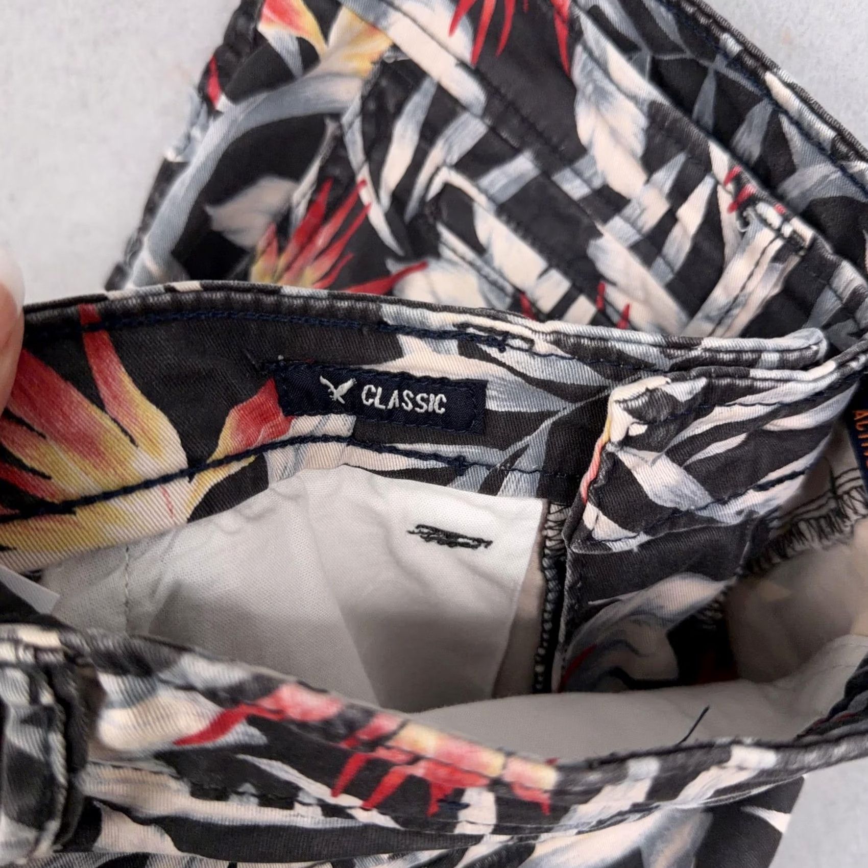 American Eagle Outfitters American Eagle Shorts Mens 33 Black Tropical Floral Active Flex Classic Chino Mens Beachwear, Casual, 9in Inseam, Cotton Spandex, Flat Front Size US 33 - 5 Thumbnail