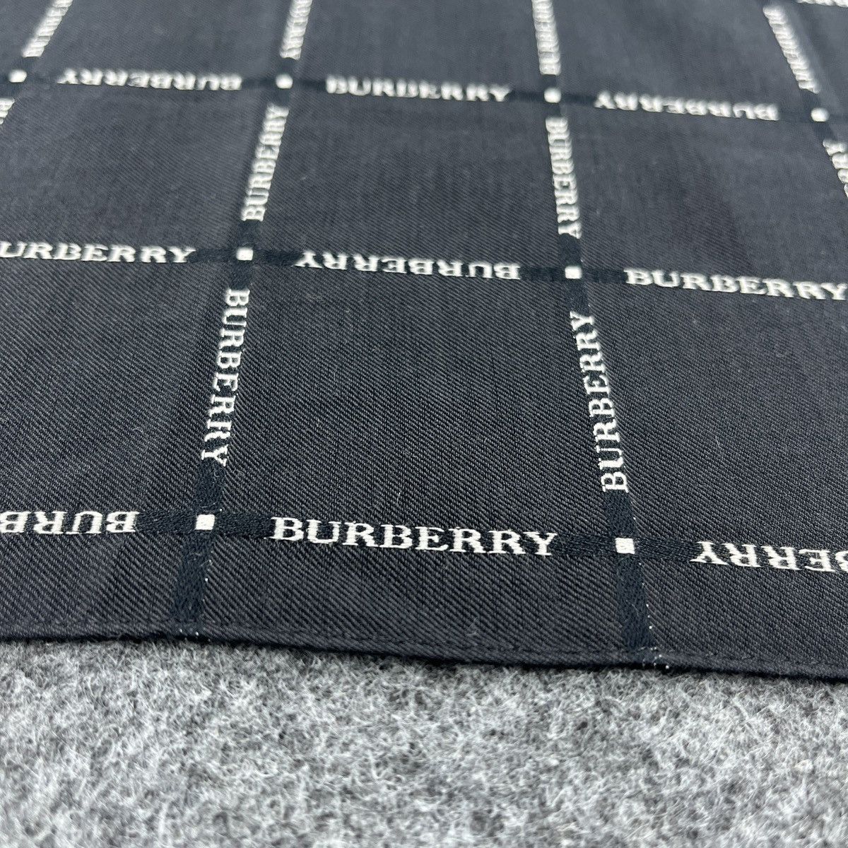Burberry Burberry Handkerchief / Bandana / Neckerchief B1813 Size ONE SIZE - 6 Thumbnail