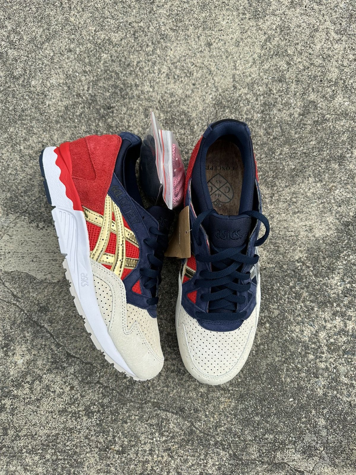 Red white and blue asics gel lyte 3 sales