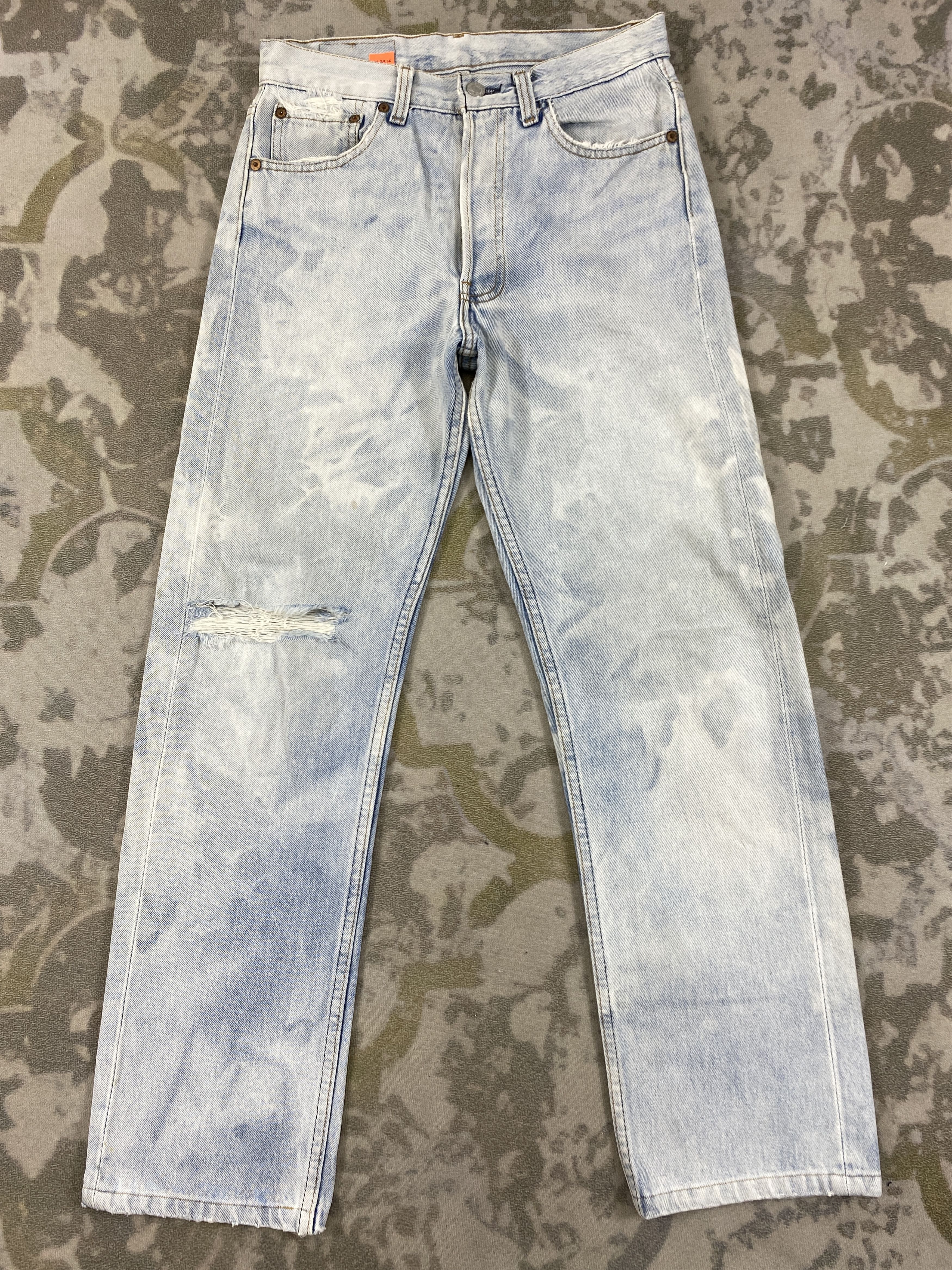image of Distressed Denim x Levis 90's Distressed Blue Vintage Levi's 501 Jeans 28X27.5- Jn3916 in Blue Dist
