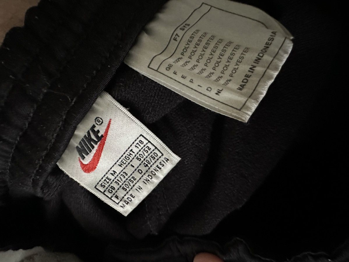 Nike Nike Vintage Black Baggy y2k Jogger Sweetpants Big Swoosh Size US 32 / EU 48 - 7 Thumbnail