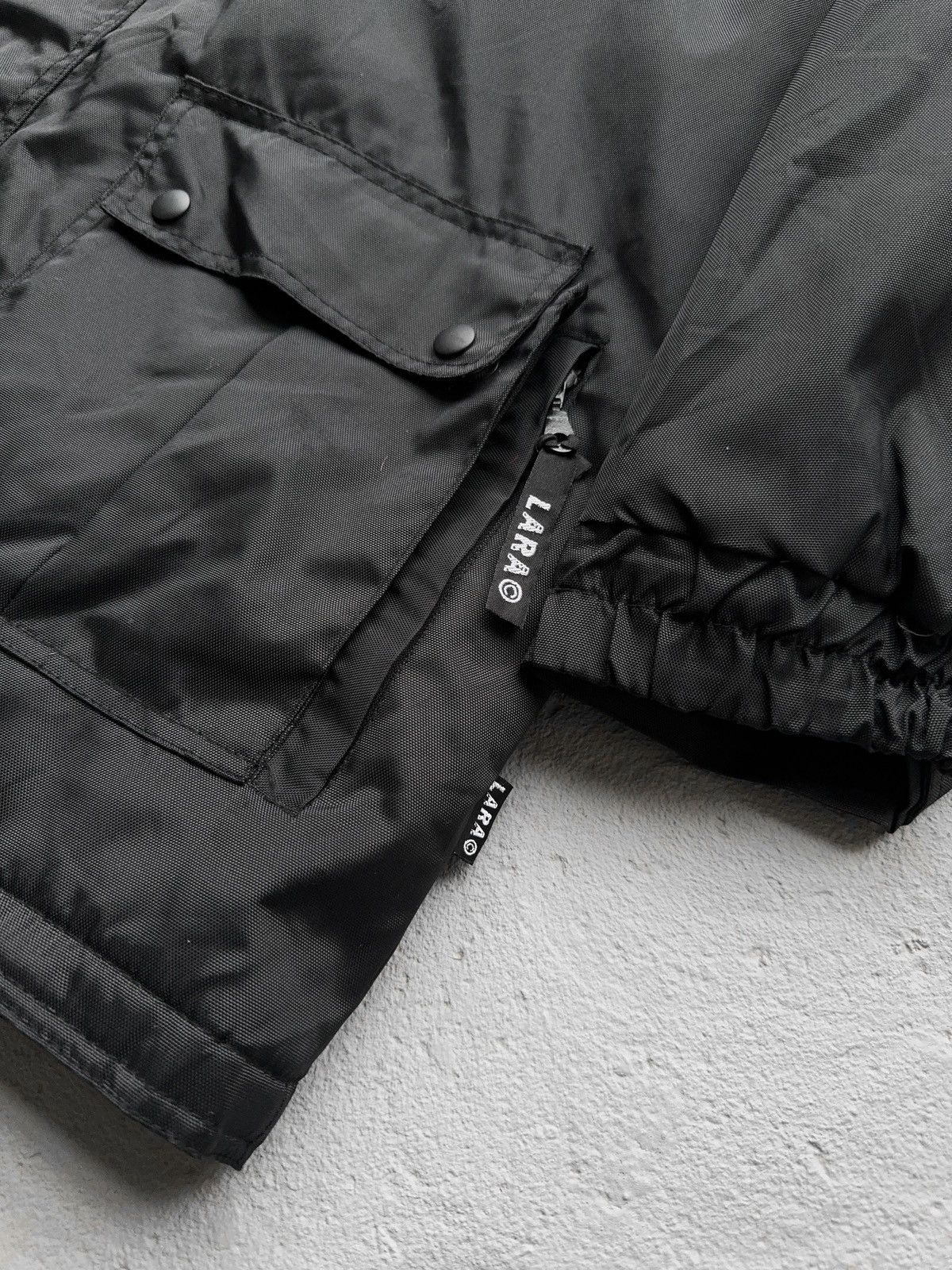 Vintage Lara Croft Merch Vintage Nylon Parka Size US L / EU 52-54 / 3 - 5 Thumbnail