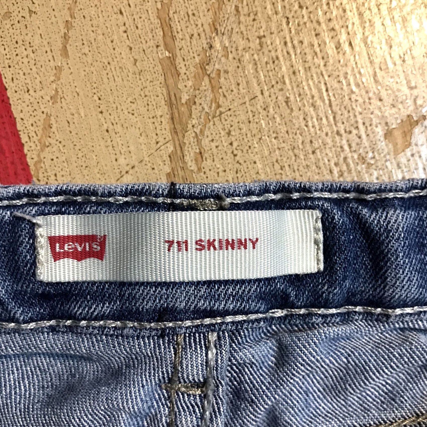 Levi's Levi's Shorts Women Slim Cut-Off Light Blue Denim 2 Inseam 26 Inseam 5-Pocket Zip Button Logo Size 26" / US 2 / IT 38 - 4 Thumbnail