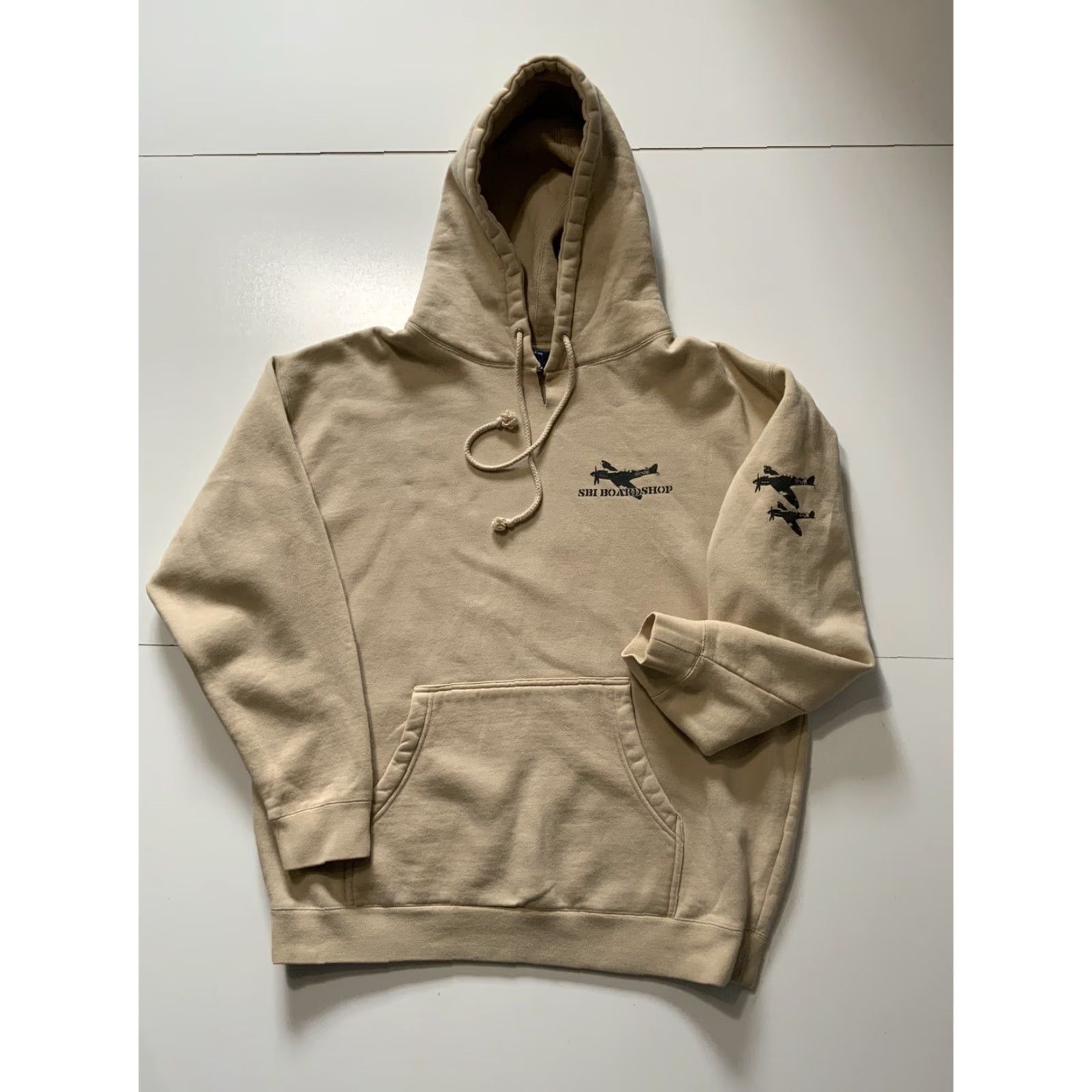 Vintage VINTAGE SBI Boardshop Planes Skateboarding Oatmeal Pullover Hoodie Sz. L Mens Beige 54in Chest 30in Length Size US L / EU 52-54 / 3 - 2 Thumbnail