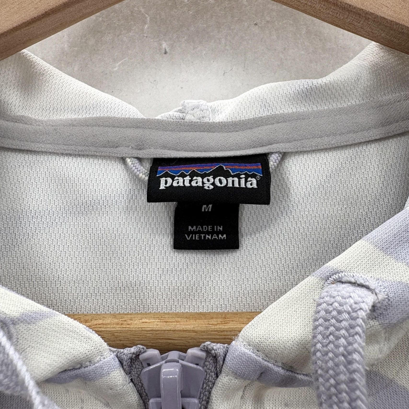 Patagonia Patagonia Womens Hoodie Full Zip Lightweight Purple Leaf Print Pockets M Size M / US 6-8 / IT 42-44 - 4 Thumbnail