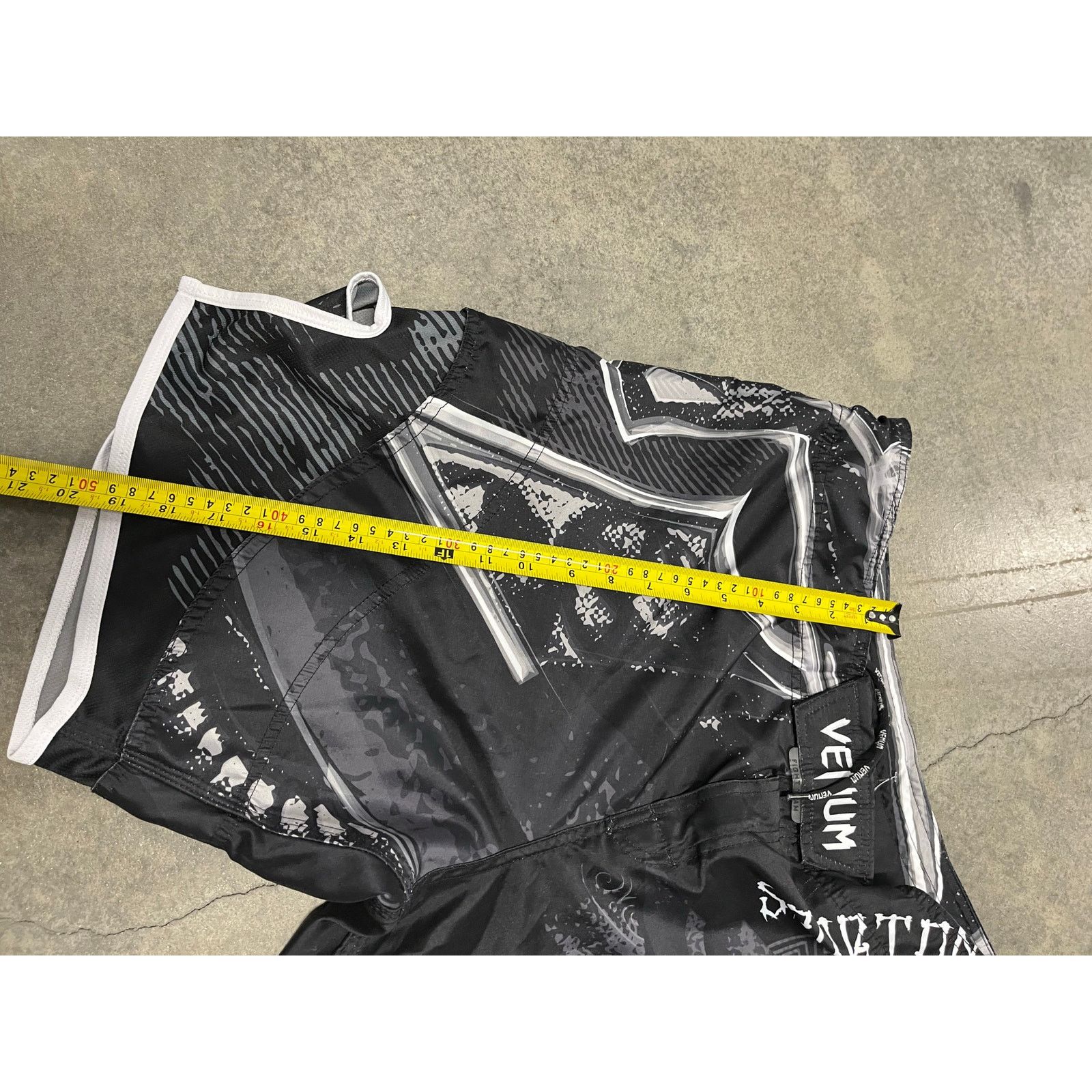 Venus Venum Shorts Mens XL Black White Camo mma Size US 40 / EU 56 - 2 Thumbnail