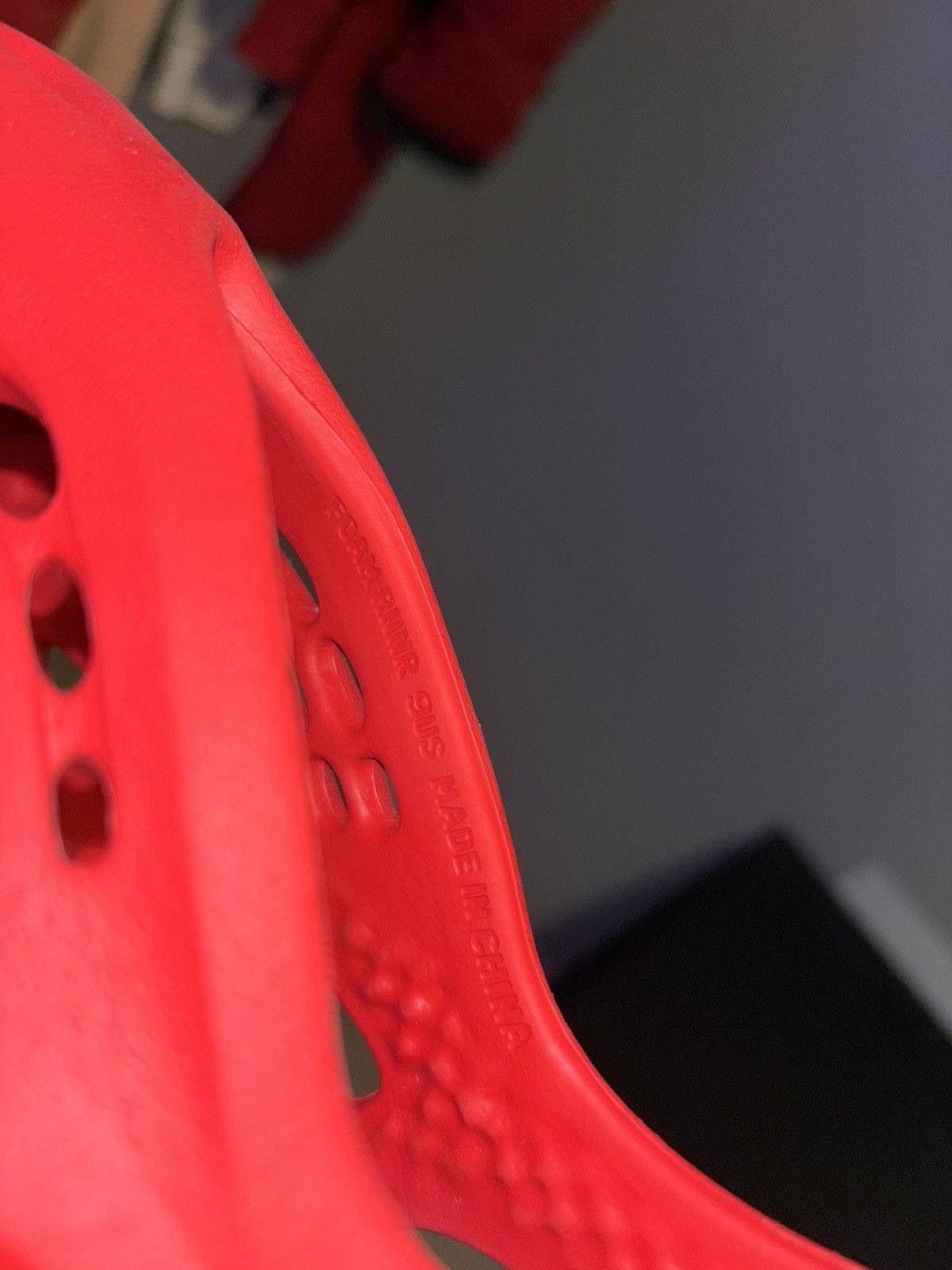 Yeezy Yeezy foam rnnr red Size US 9 / EU 42 - 6 Thumbnail