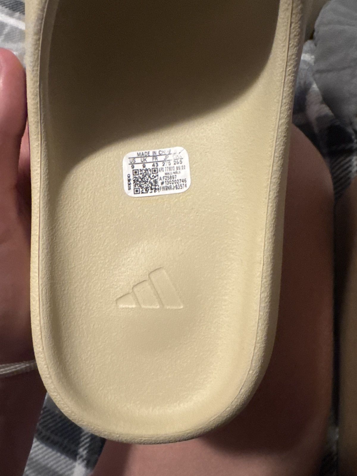 Adidas Addidas Yeezy Slide Bone 9 never worn Size US 9 / EU 42 - 2 Thumbnail