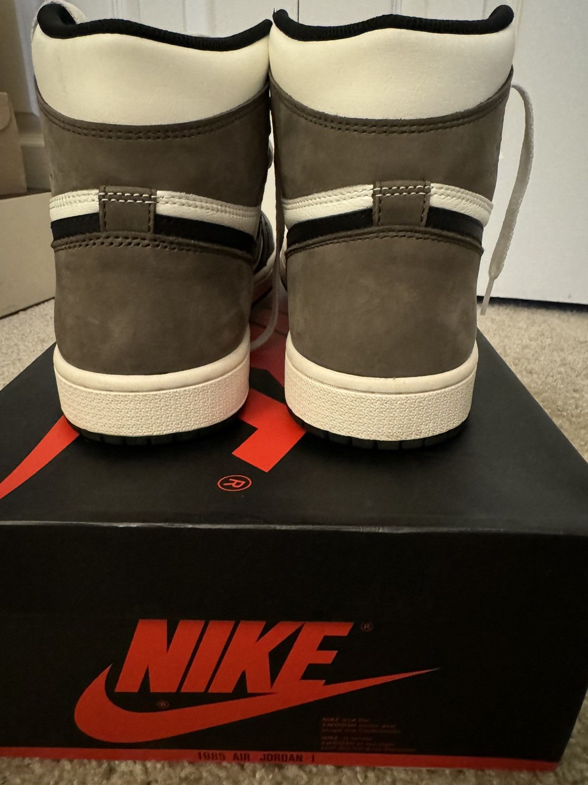 Jordan Brand Jordan 1 Retro High Dark Mocha Size US 10 / EU 43 - 4 Thumbnail