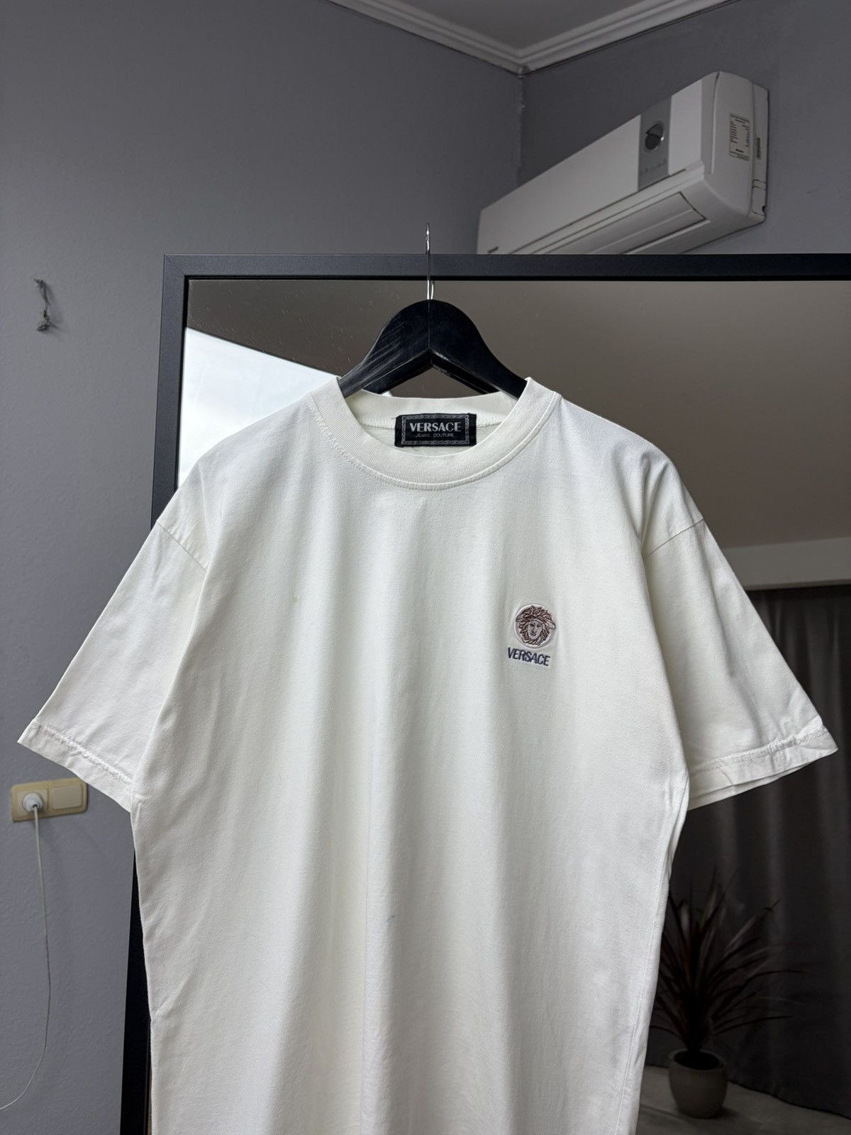 Versace Versace Medusa Logo T-Shirt White Minimal Luxury Vintage Tee Size US M / EU 48-50 / 2 - 5 Thumbnail