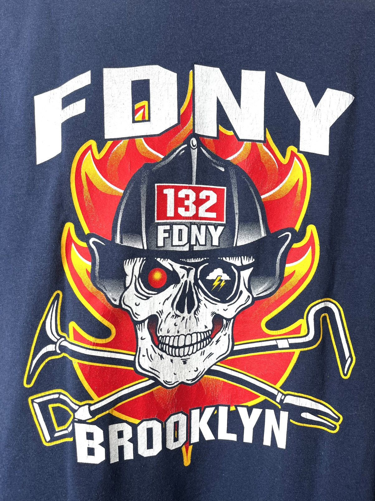 Vintage Vintage FDNY Brooklyn Firefighter Skull Graphic T Shirt Size US XL / EU 56 / 4 - 5 Thumbnail