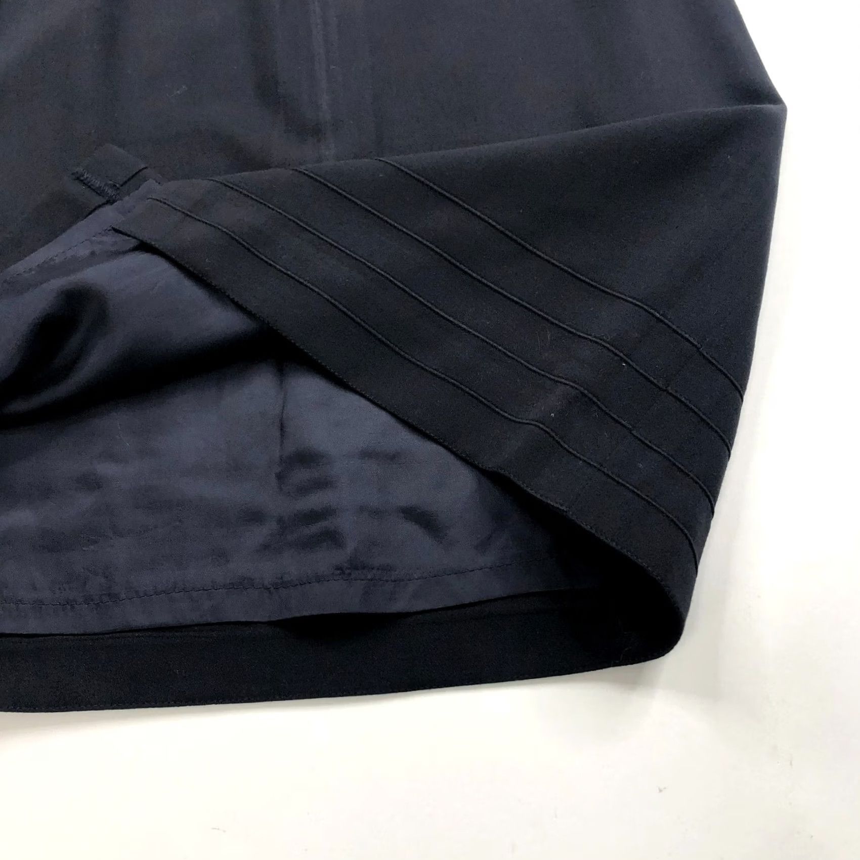 Escada VINTAGE Escada Skirt Black Mini Button Zip Lined Wool 31 In 5.25 ECESCADA VTG Size 32" / US 10 / IT 46 - 6 Thumbnail