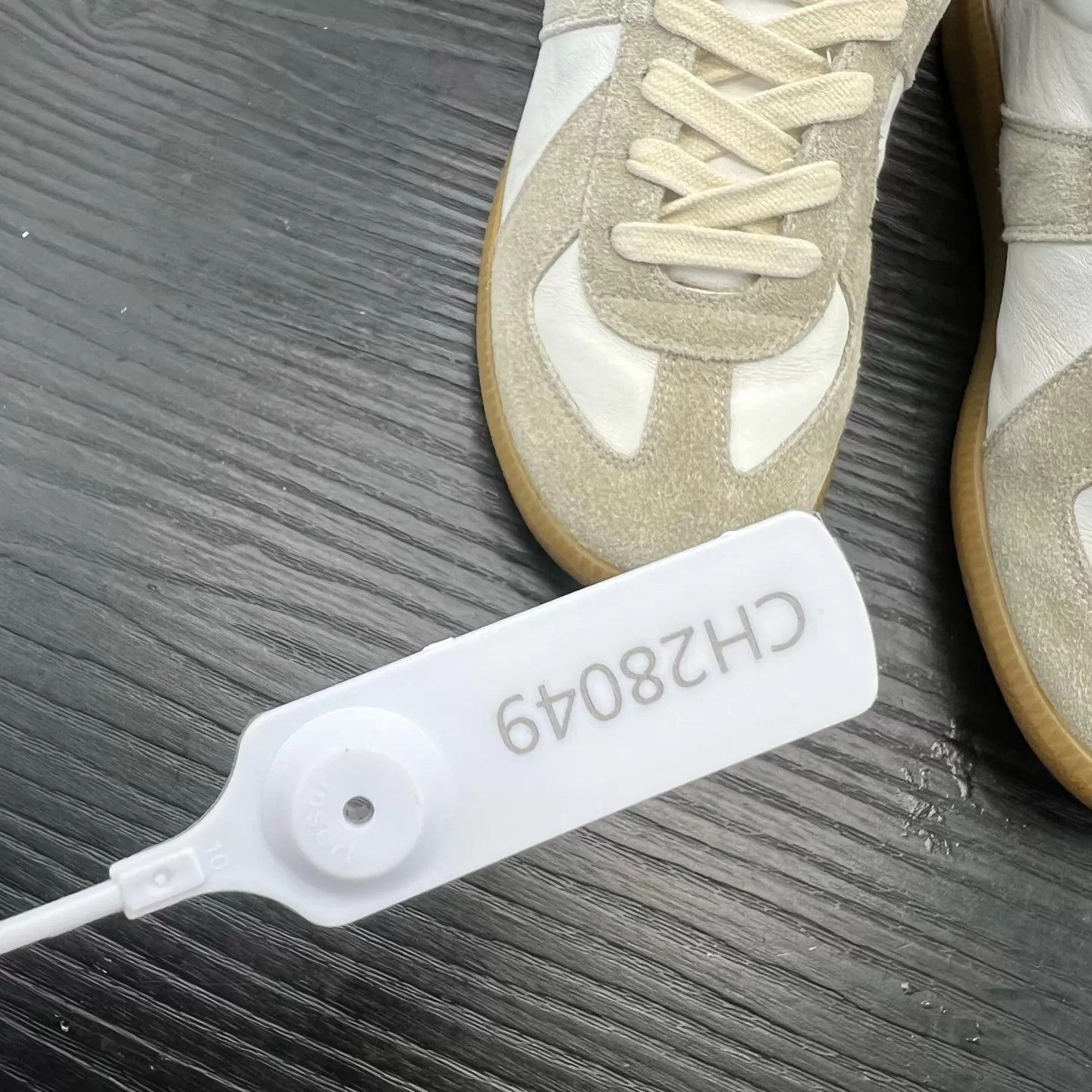 Maison Margiela Maison Margiela Replica White/Gray 37 Boxed Good Size US 6.5 / IT 36.5 - 9 Thumbnail