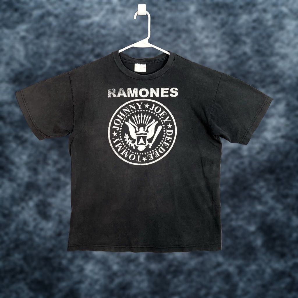 Vintage VINTAGE Ramones Band Tee Adult Large Black Graphic T Shirt 90s Mens Size US L / EU 52-54 / 3 - 1 Thumbnail
